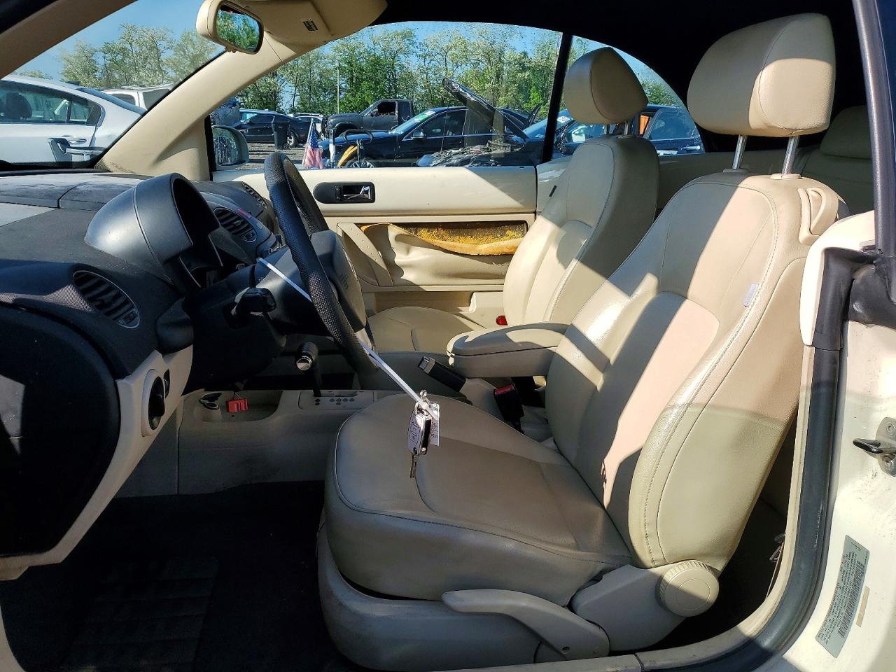 2008 Volkswagen New Beetle Convertible S Beige vin: 3VWPG31Y58M413361