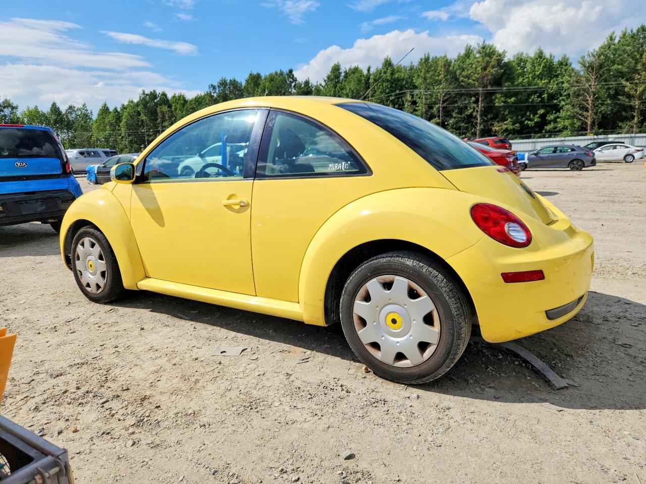 2010 Volkswagen New Beetle Yellow vin: 3VWPG3AG2AM012072
