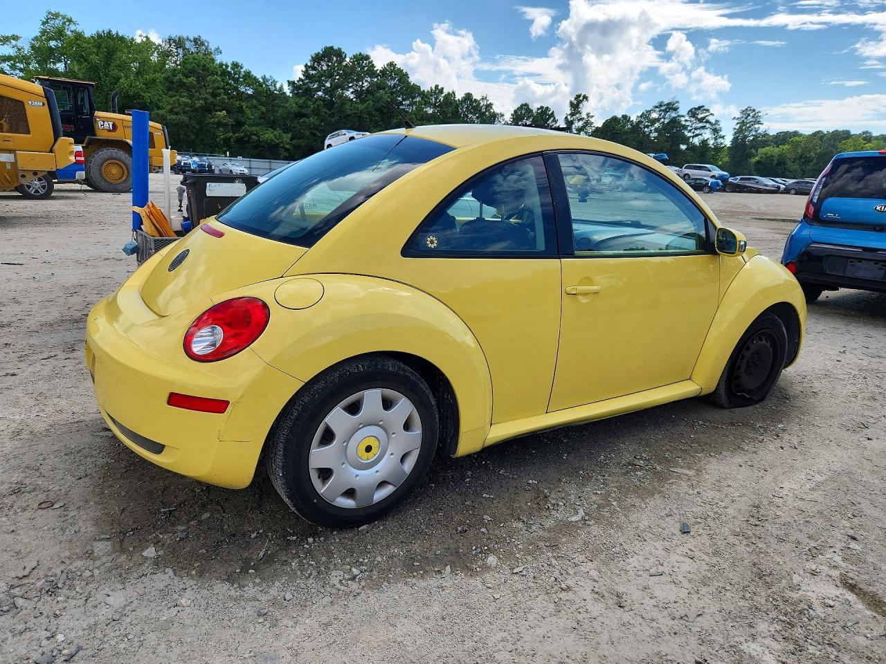 2010 Volkswagen New Beetle Yellow vin: 3VWPG3AG2AM012072