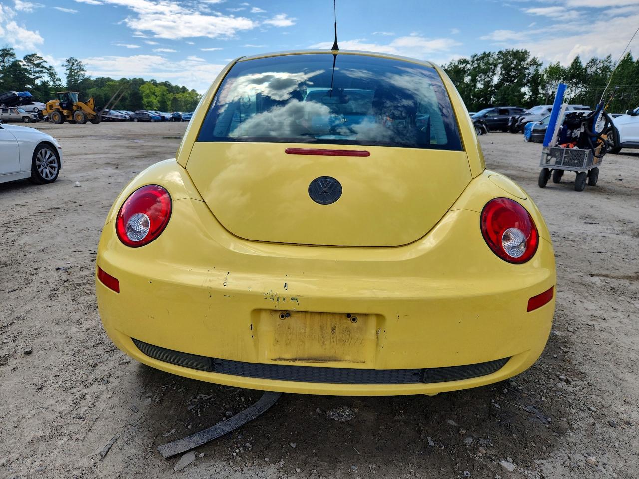 2010 Volkswagen New Beetle Yellow vin: 3VWPG3AG2AM012072