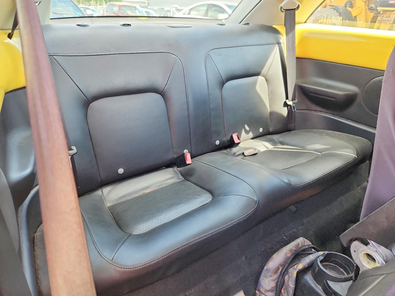 2010 Volkswagen New Beetle Yellow vin: 3VWPG3AG2AM012072