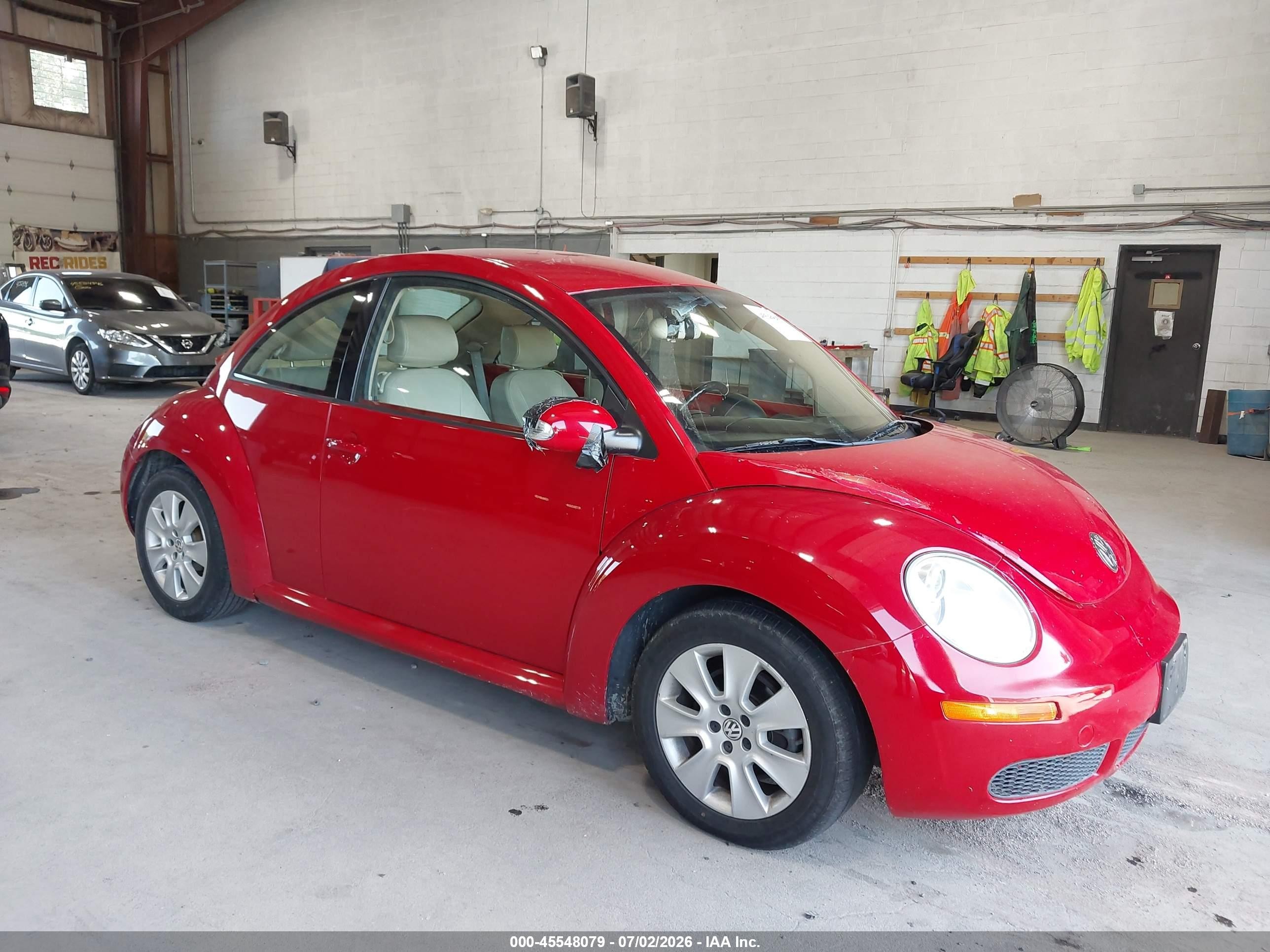 2010 Volkswagen New Beetle 2.5l Red vin: 3VWPG3AG4AM028807