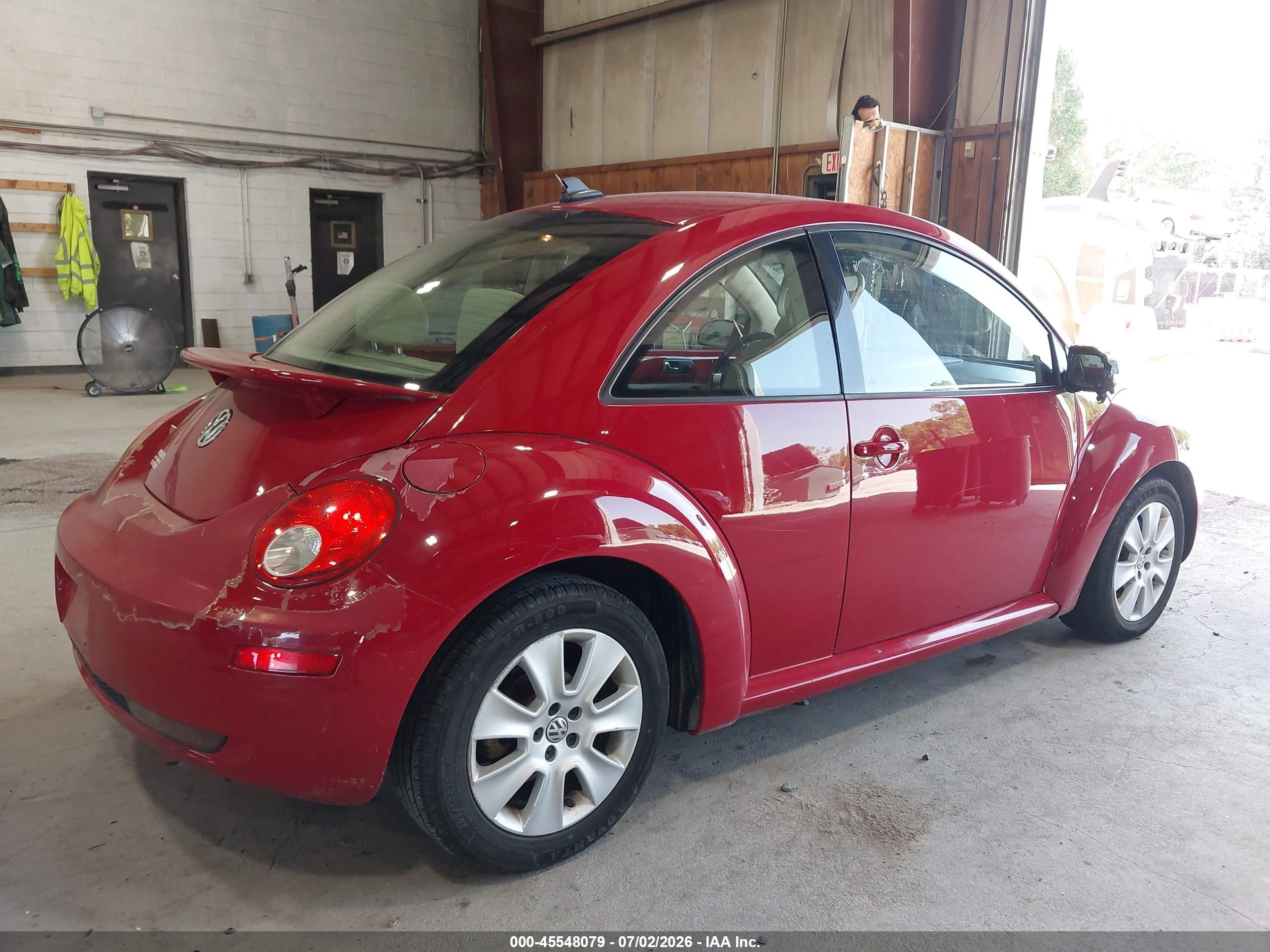 2010 Volkswagen New Beetle 2.5l Red vin: 3VWPG3AG4AM028807
