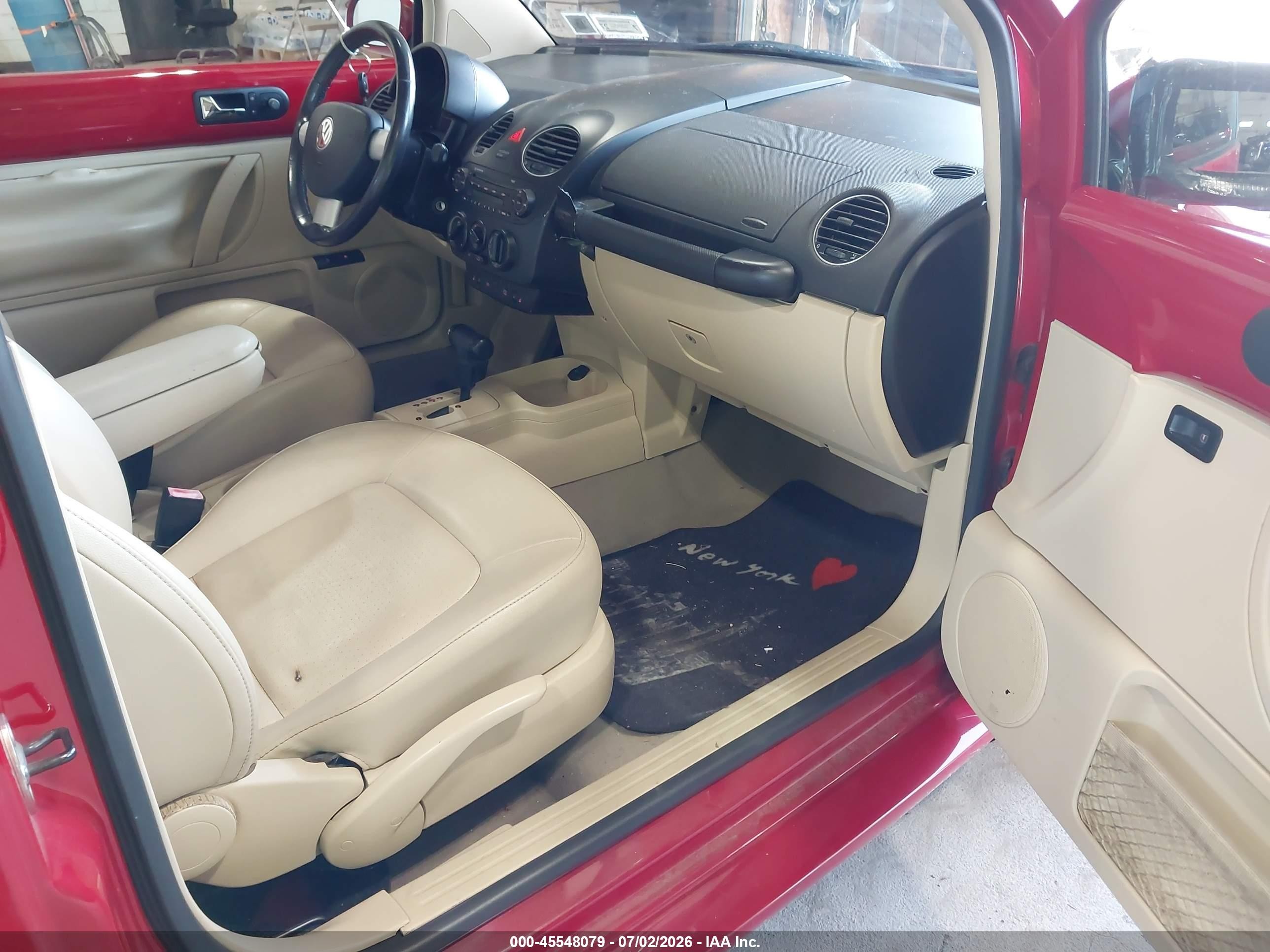 2010 Volkswagen New Beetle 2.5l Red vin: 3VWPG3AG4AM028807