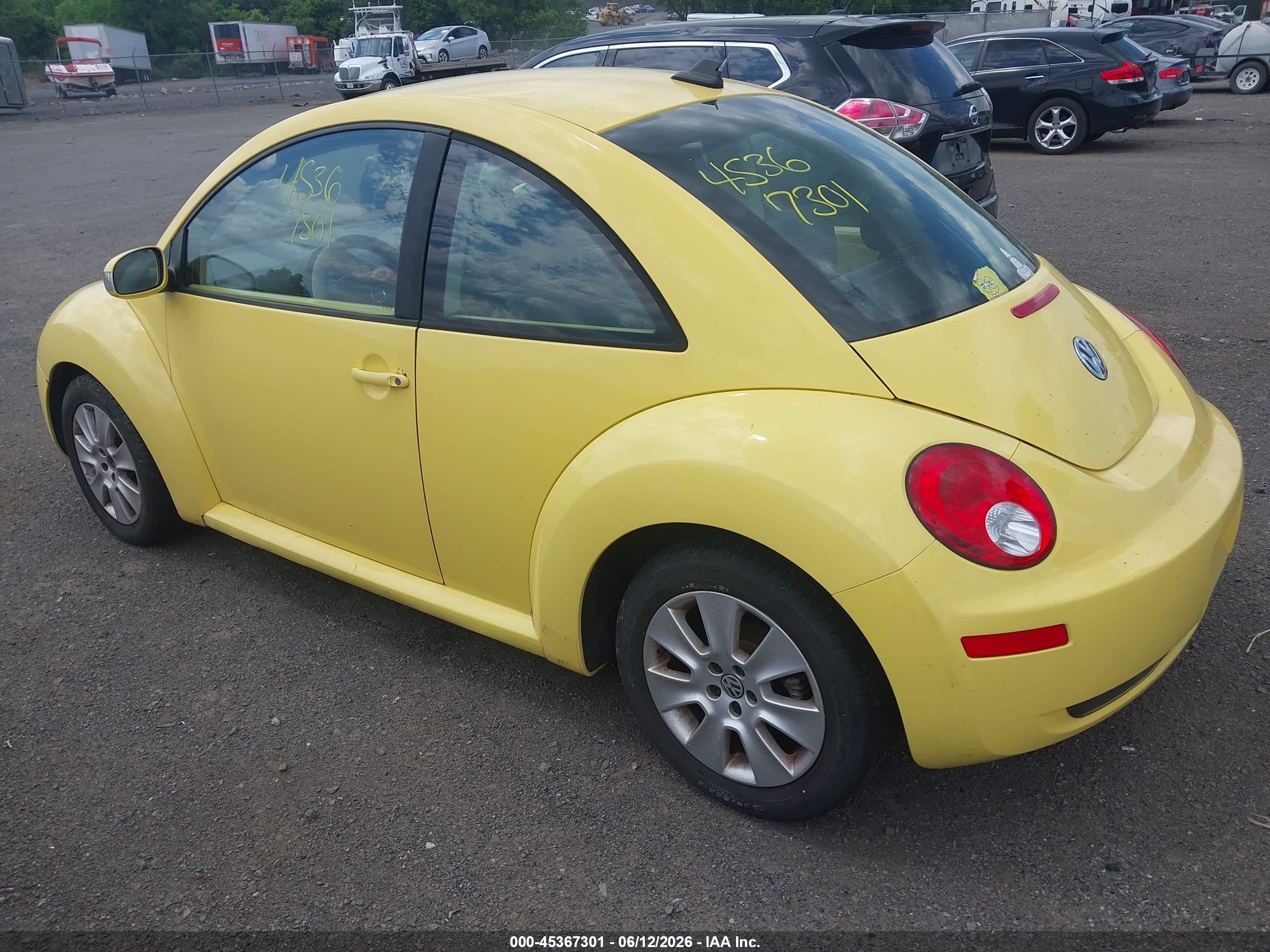 2010 Volkswagen New Beetle 2.5l Yellow vin: 3VWPG3AG6AM017629