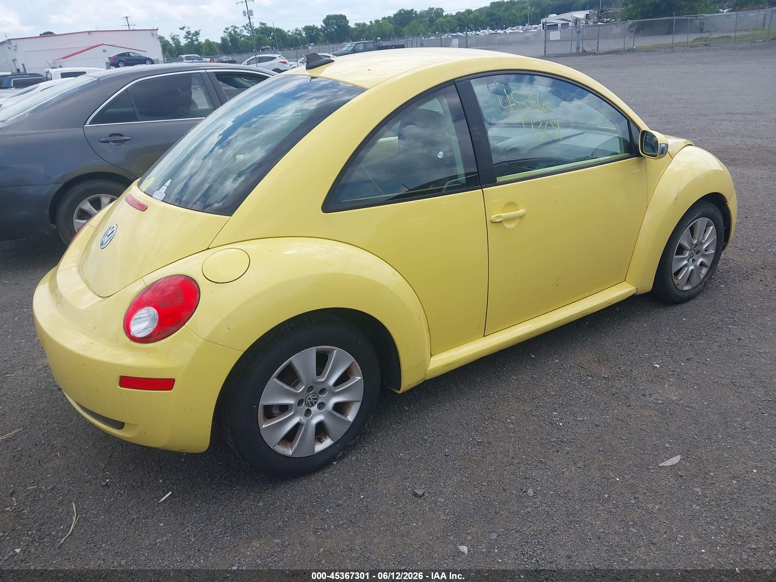 2010 Volkswagen New Beetle 2.5l Yellow vin: 3VWPG3AG6AM017629