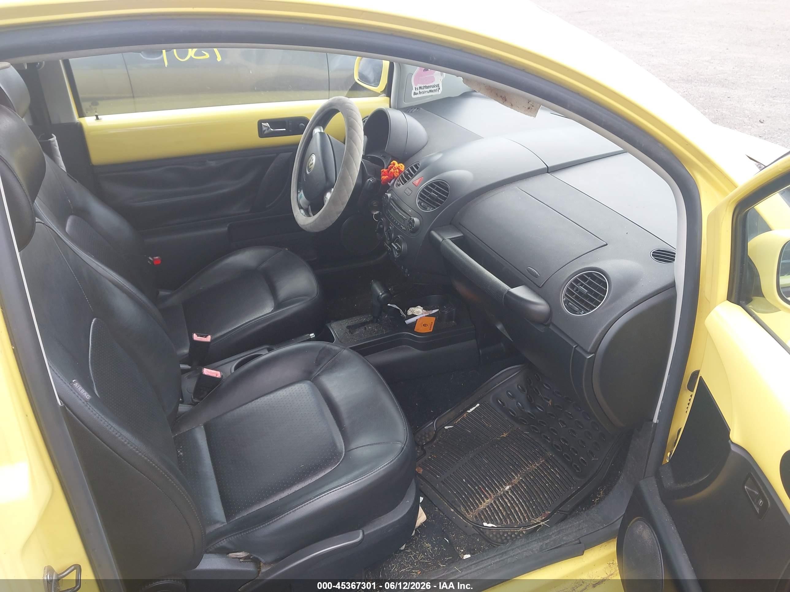 2010 Volkswagen New Beetle 2.5l Yellow vin: 3VWPG3AG6AM017629