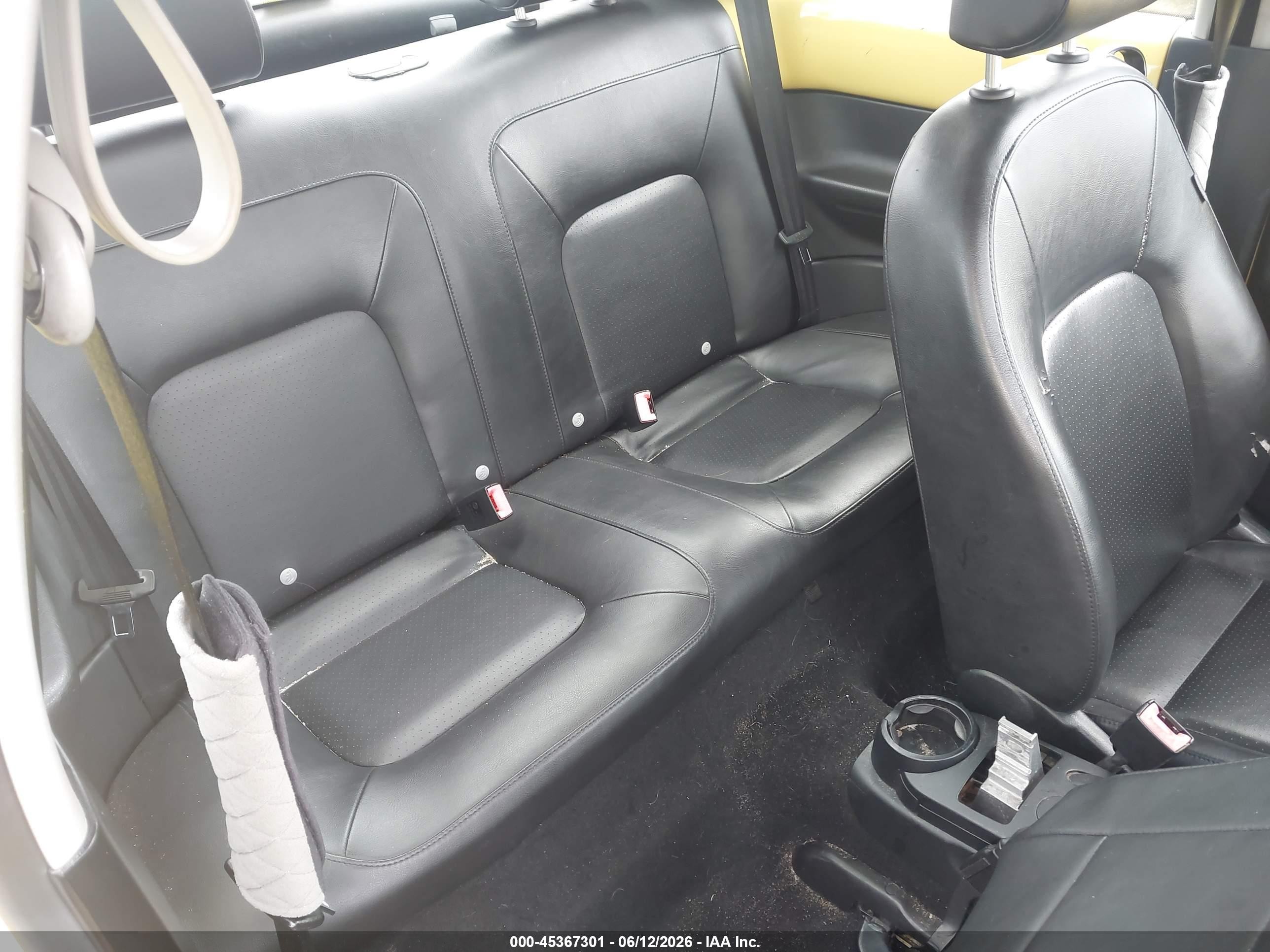 2010 Volkswagen New Beetle 2.5l Yellow vin: 3VWPG3AG6AM017629