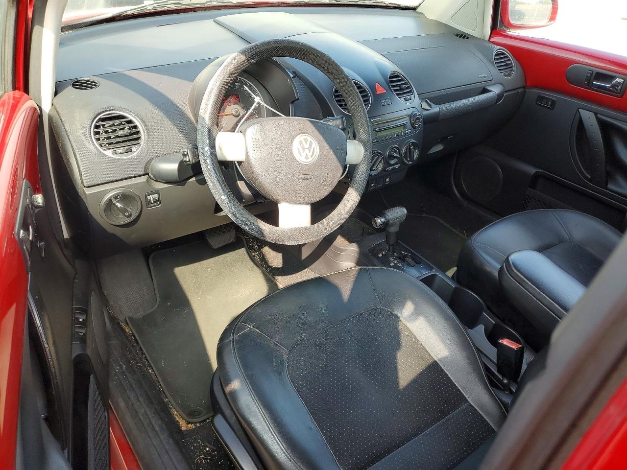 2010 Volkswagen New Beetle Red vin: 3VWPG3AG8AM010827