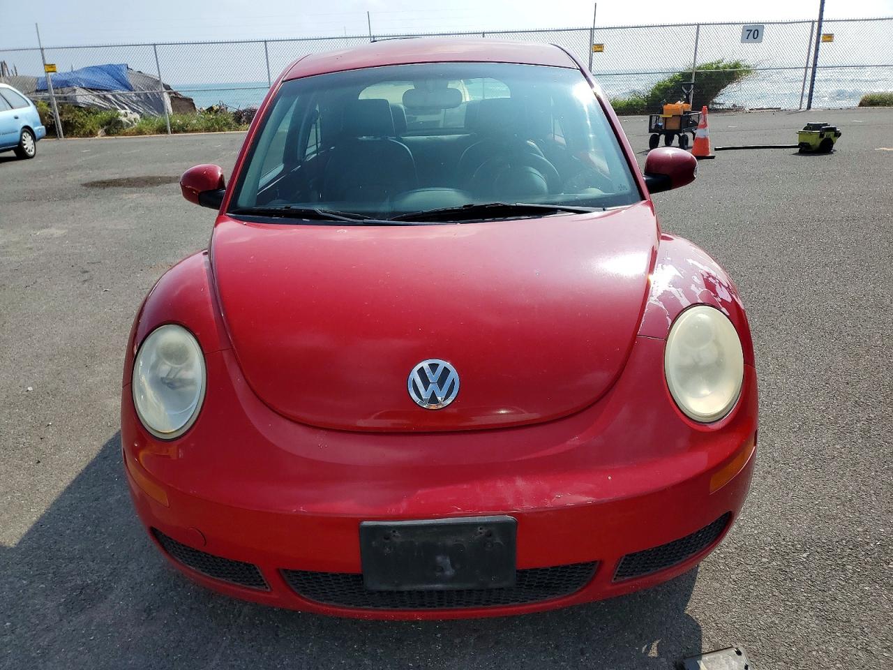 2010 Volkswagen New Beetle Red vin: 3VWPG3AG8AM010827