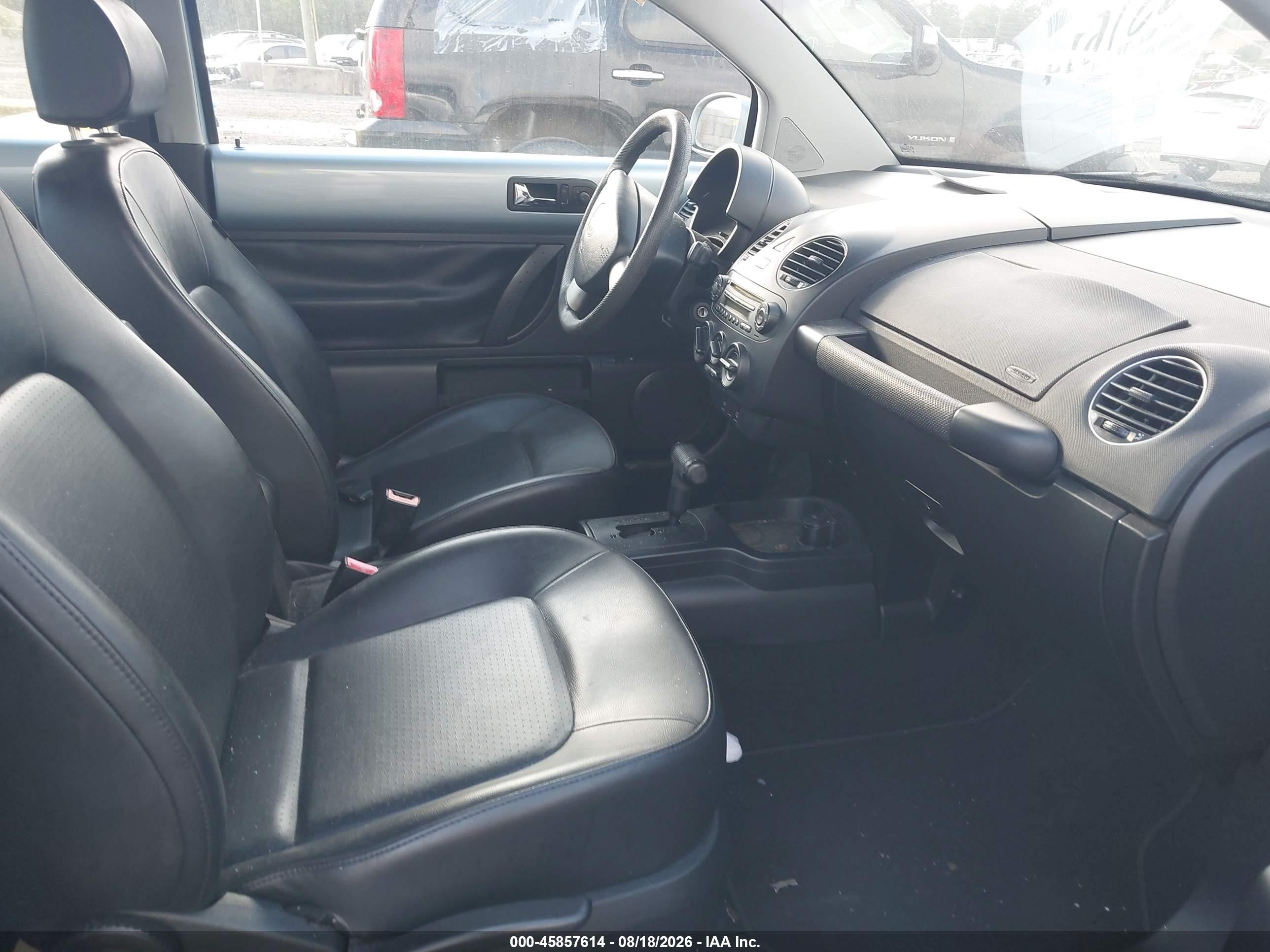 2010 Volkswagen New Beetle 2.5l Серебряный vin: 3VWPG3AGXAM017441