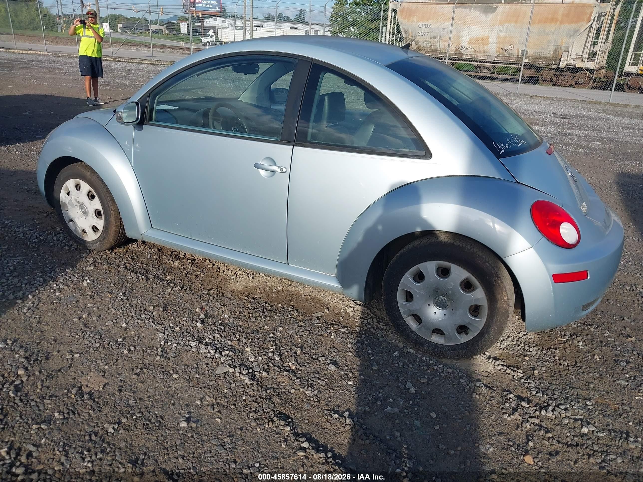 2010 Volkswagen New Beetle 2.5l Серебряный vin: 3VWPG3AGXAM017441