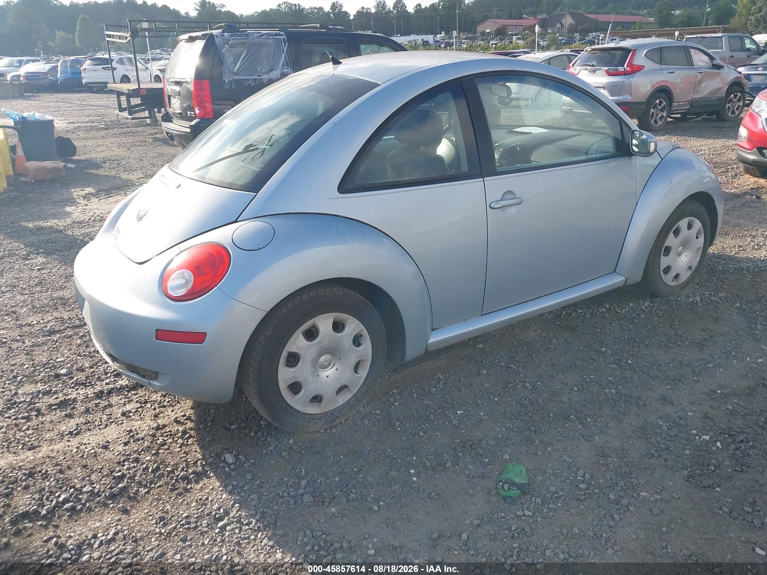 2010 Volkswagen New Beetle 2.5l Серебряный vin: 3VWPG3AGXAM017441