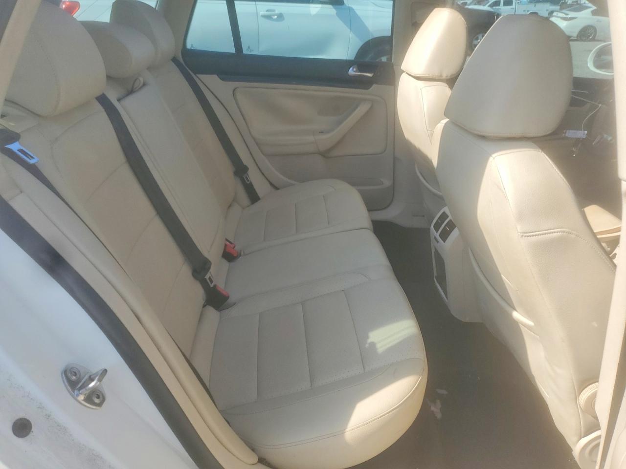 2012 Volkswagen Jetta Tdi White vin: 3VWPL7AJ1CM697148