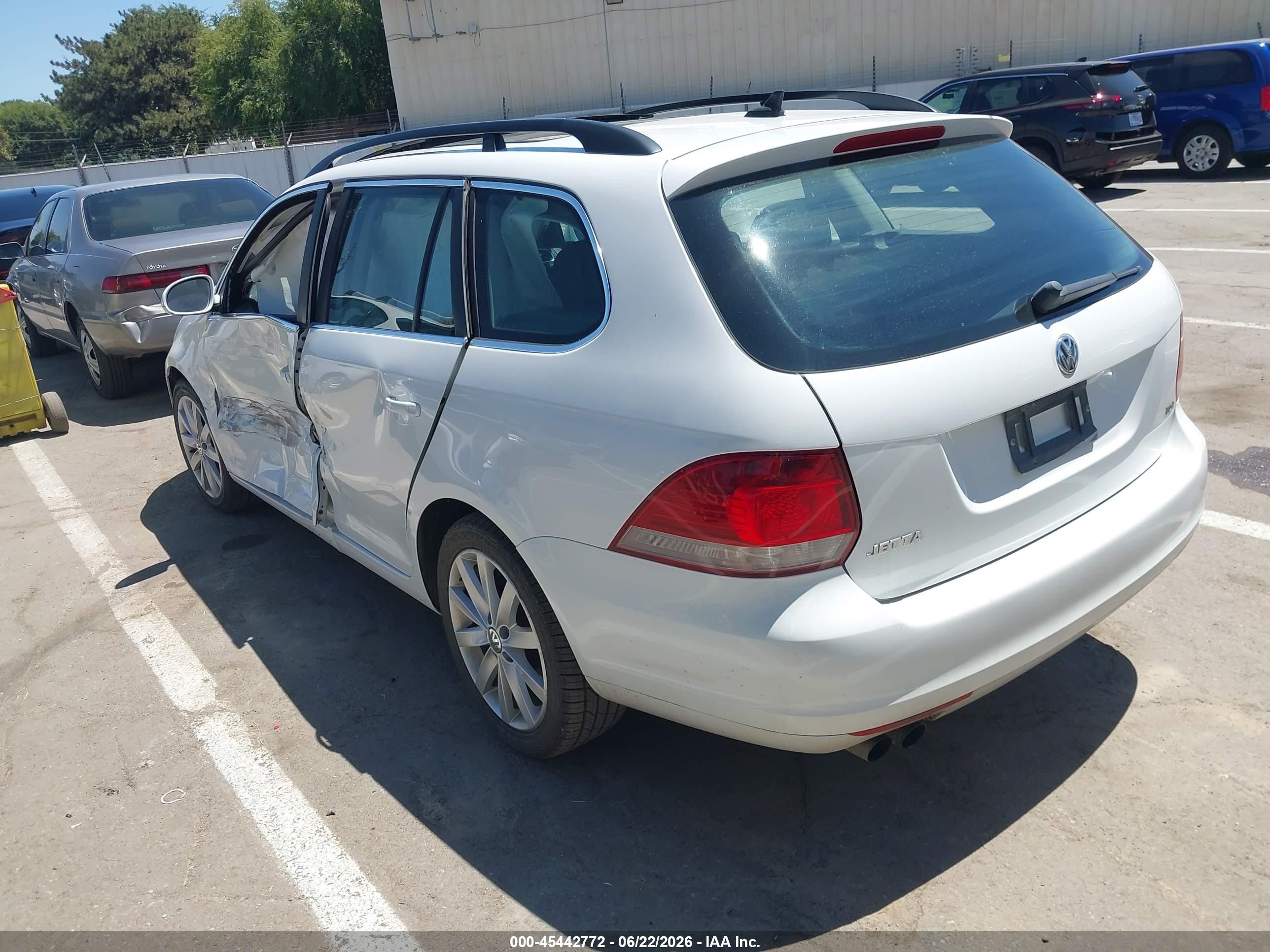 2014 Volkswagen Jetta Sportwagen 2.0l Tdi White vin: 3VWPL7AJ1EM615518