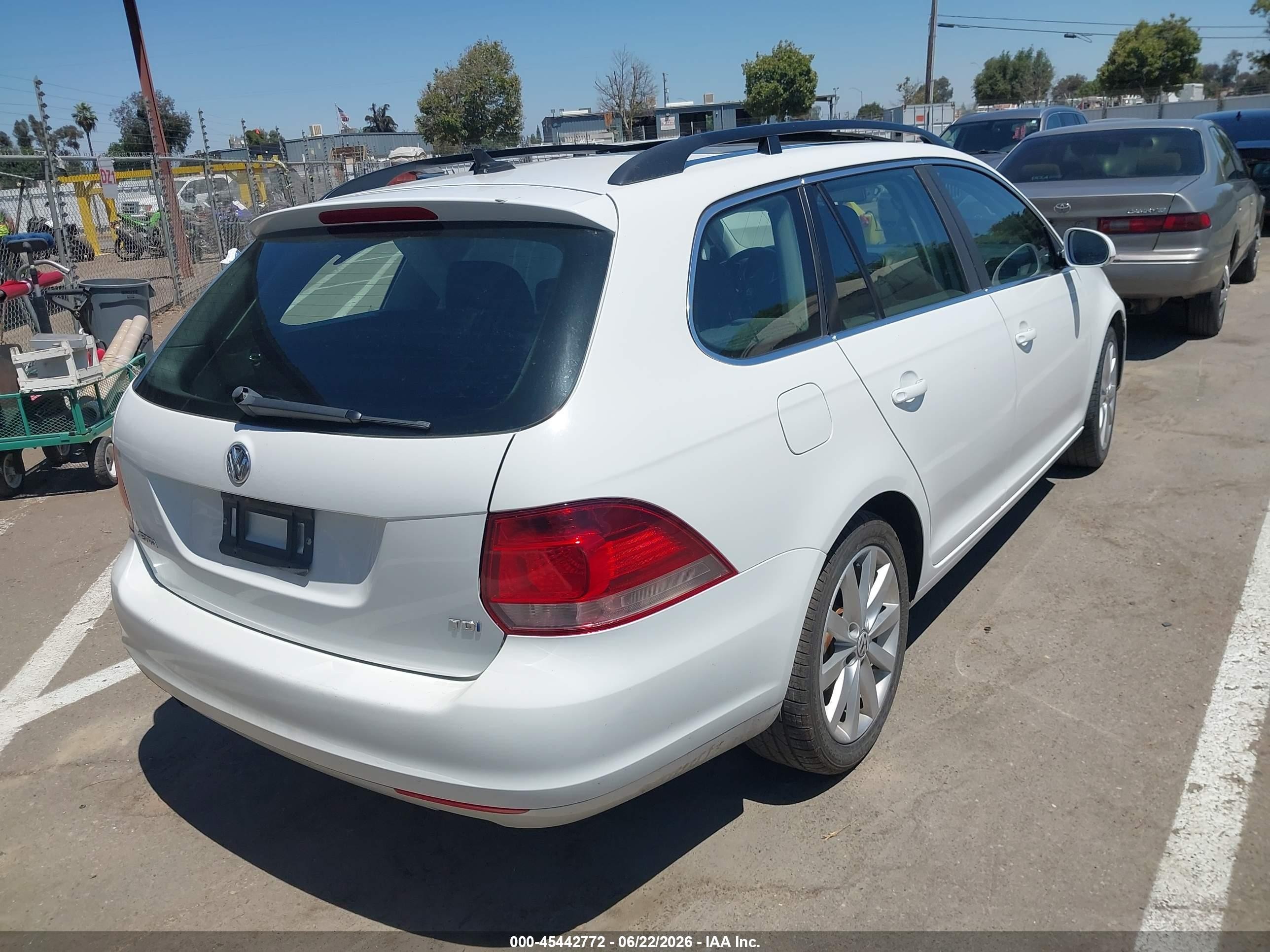 2014 Volkswagen Jetta Sportwagen 2.0l Tdi White vin: 3VWPL7AJ1EM615518