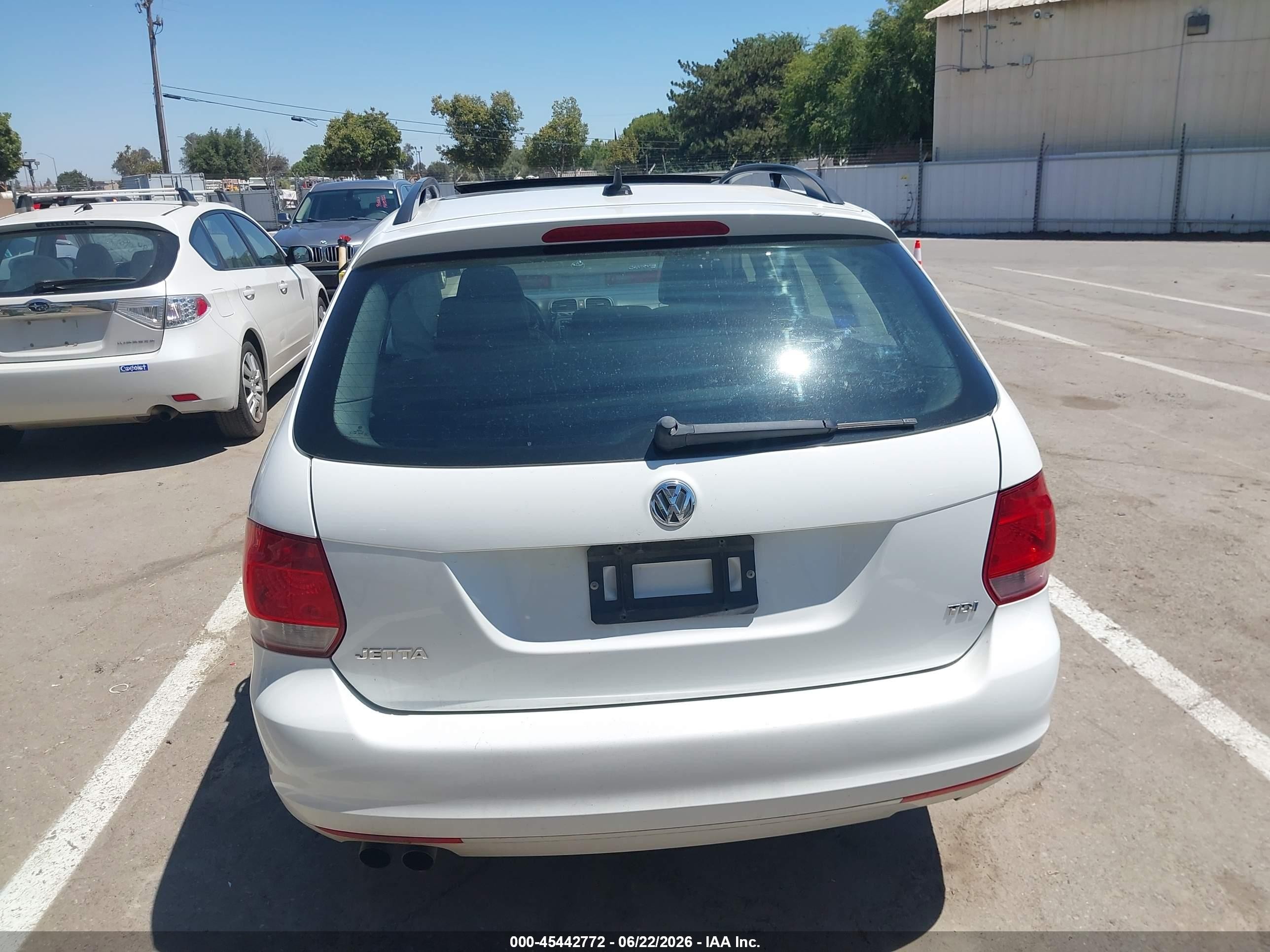 2014 Volkswagen Jetta Sportwagen 2.0l Tdi White vin: 3VWPL7AJ1EM615518