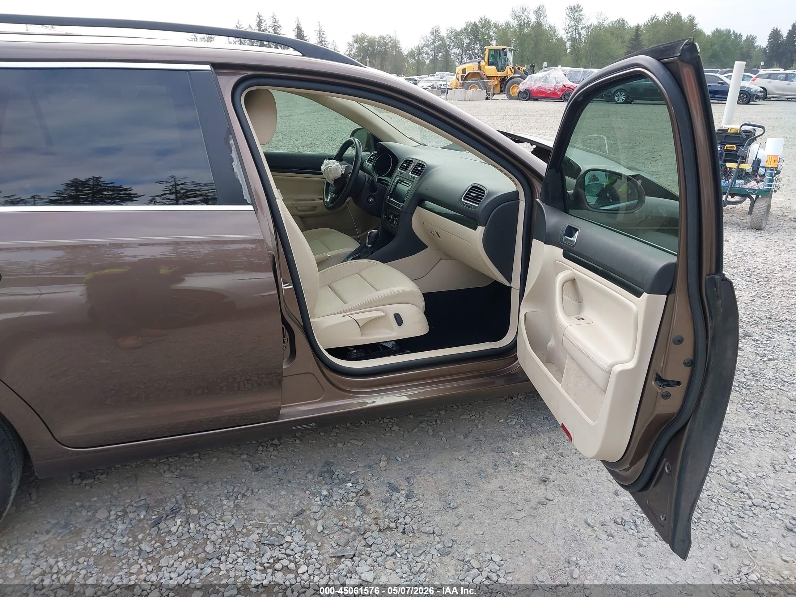 2011 Volkswagen Jetta Sportwagen 2.0l Tdi Brown vin: 3VWPL7AJ2BM707796