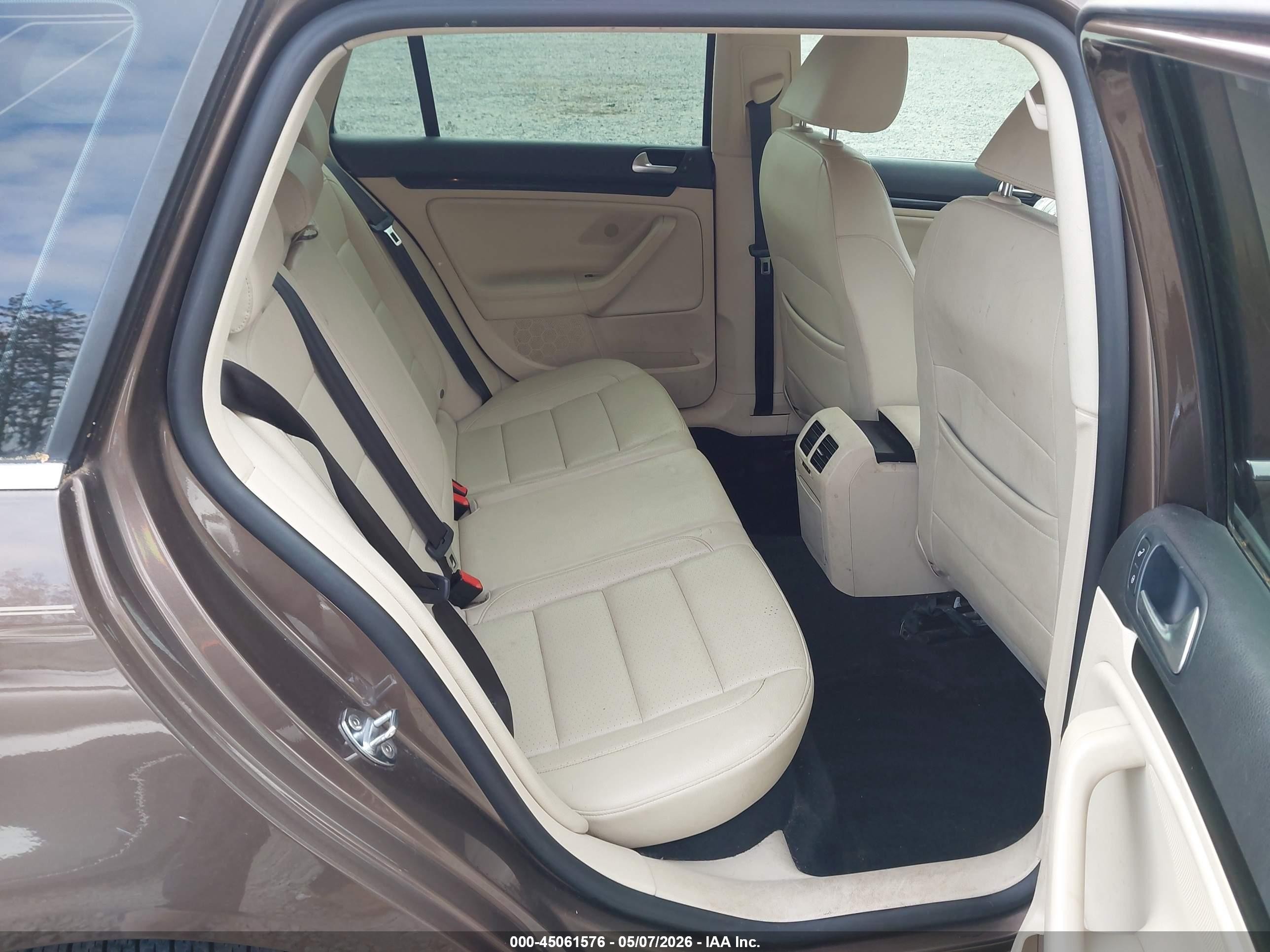 2011 Volkswagen Jetta Sportwagen 2.0l Tdi Brown vin: 3VWPL7AJ2BM707796