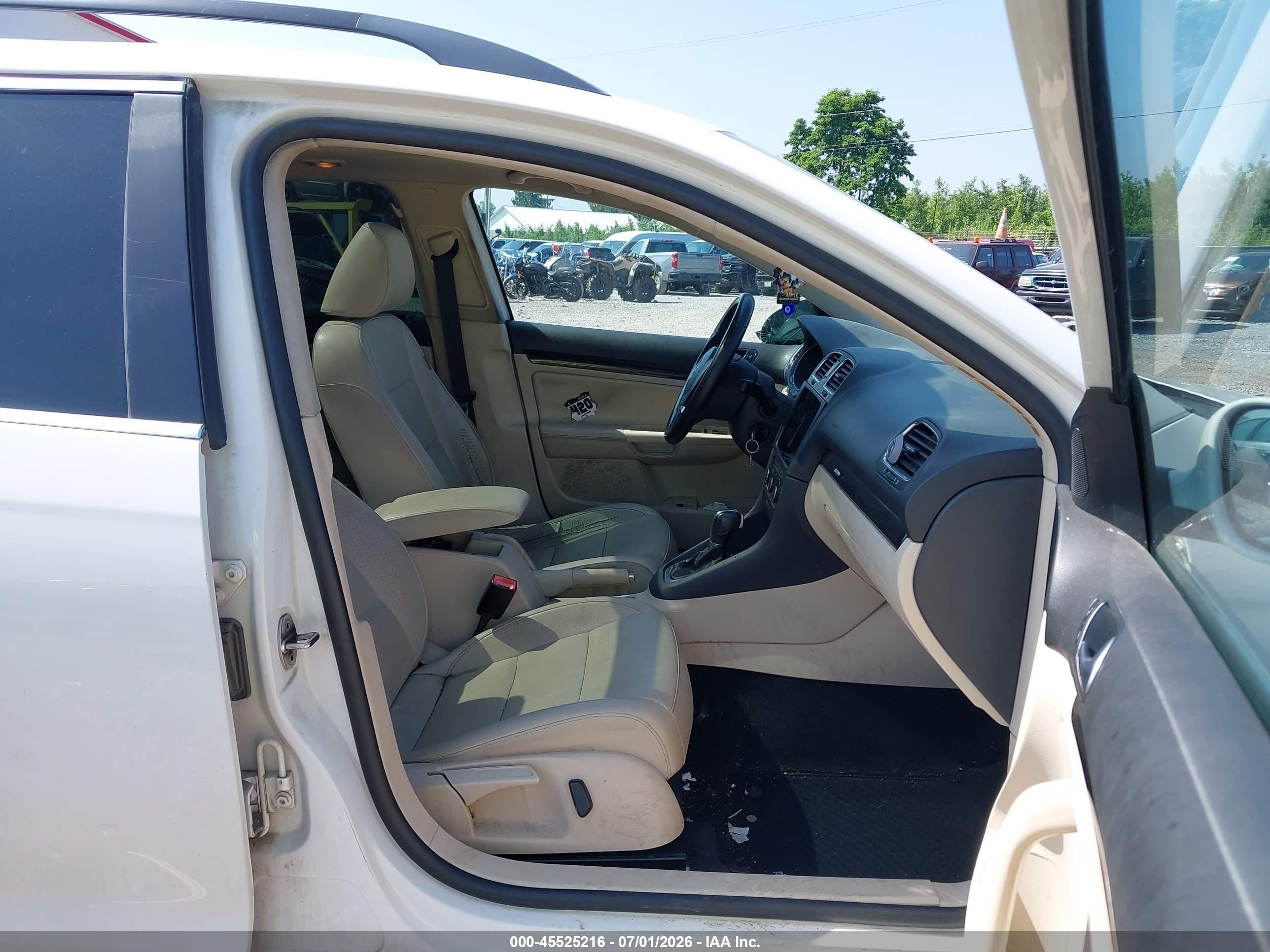 2011 Volkswagen Jetta Sportwagen 2.0l Tdi Белый vin: 3VWPL7AJ3BM722114