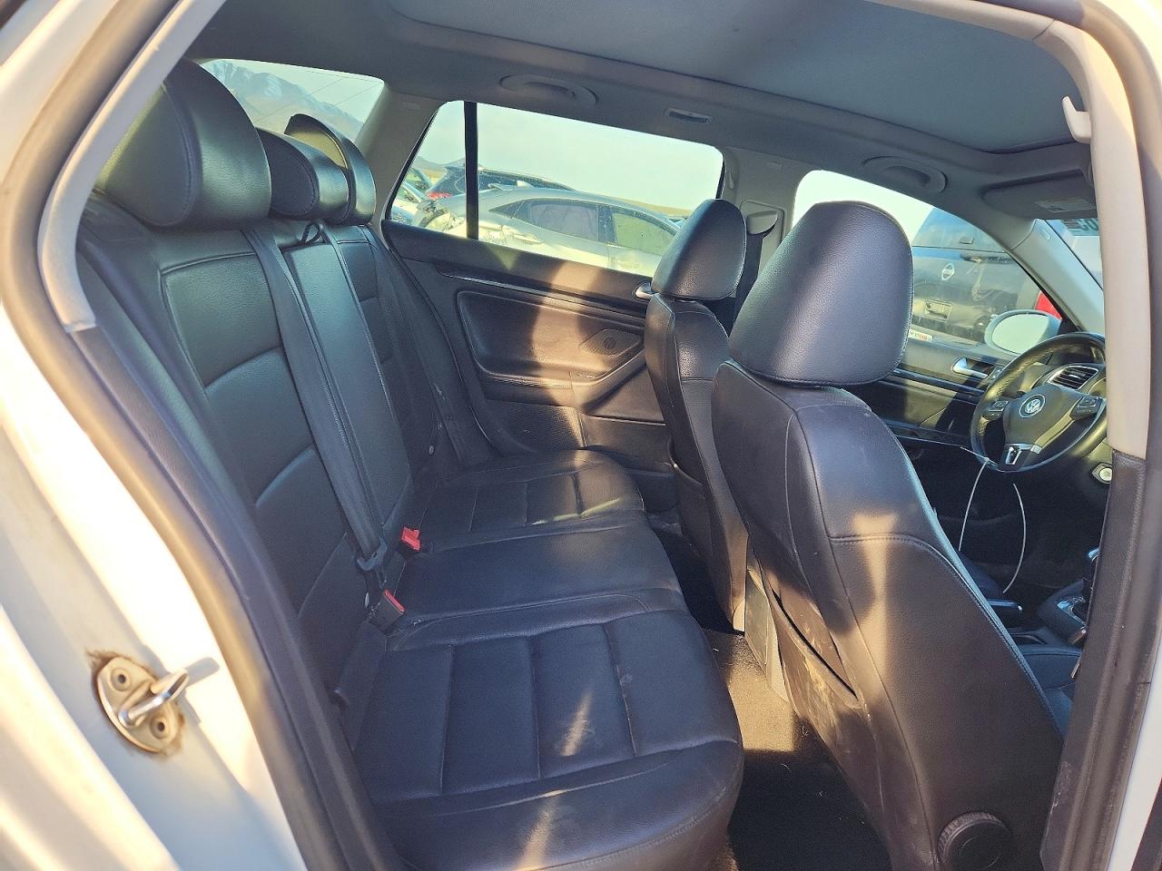 2014 Volkswagen Jetta Tdi White vin: 3VWPL7AJ4EM610992