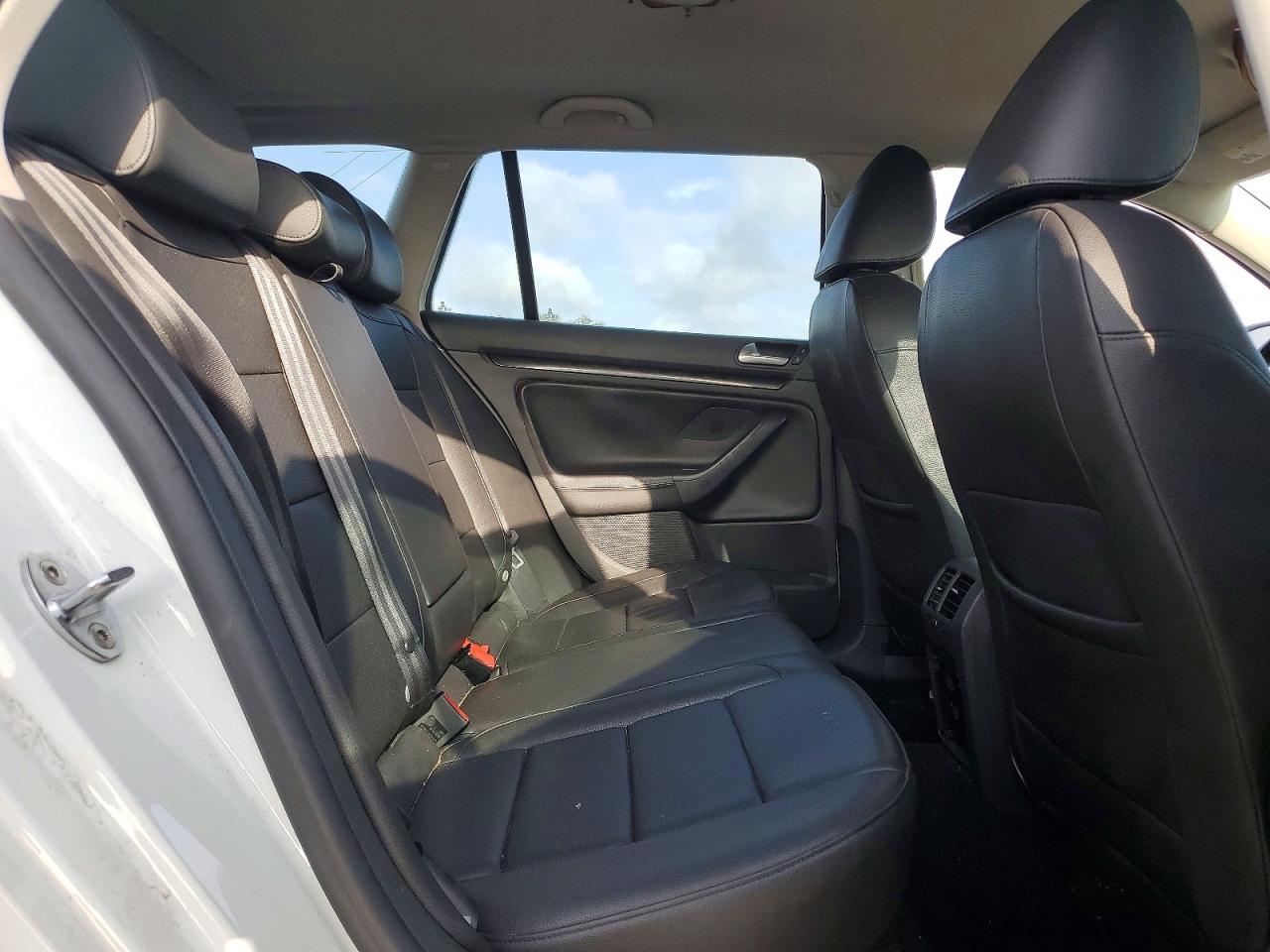 2014 Volkswagen Jetta Tdi White vin: 3VWPL7AJ4EM616260