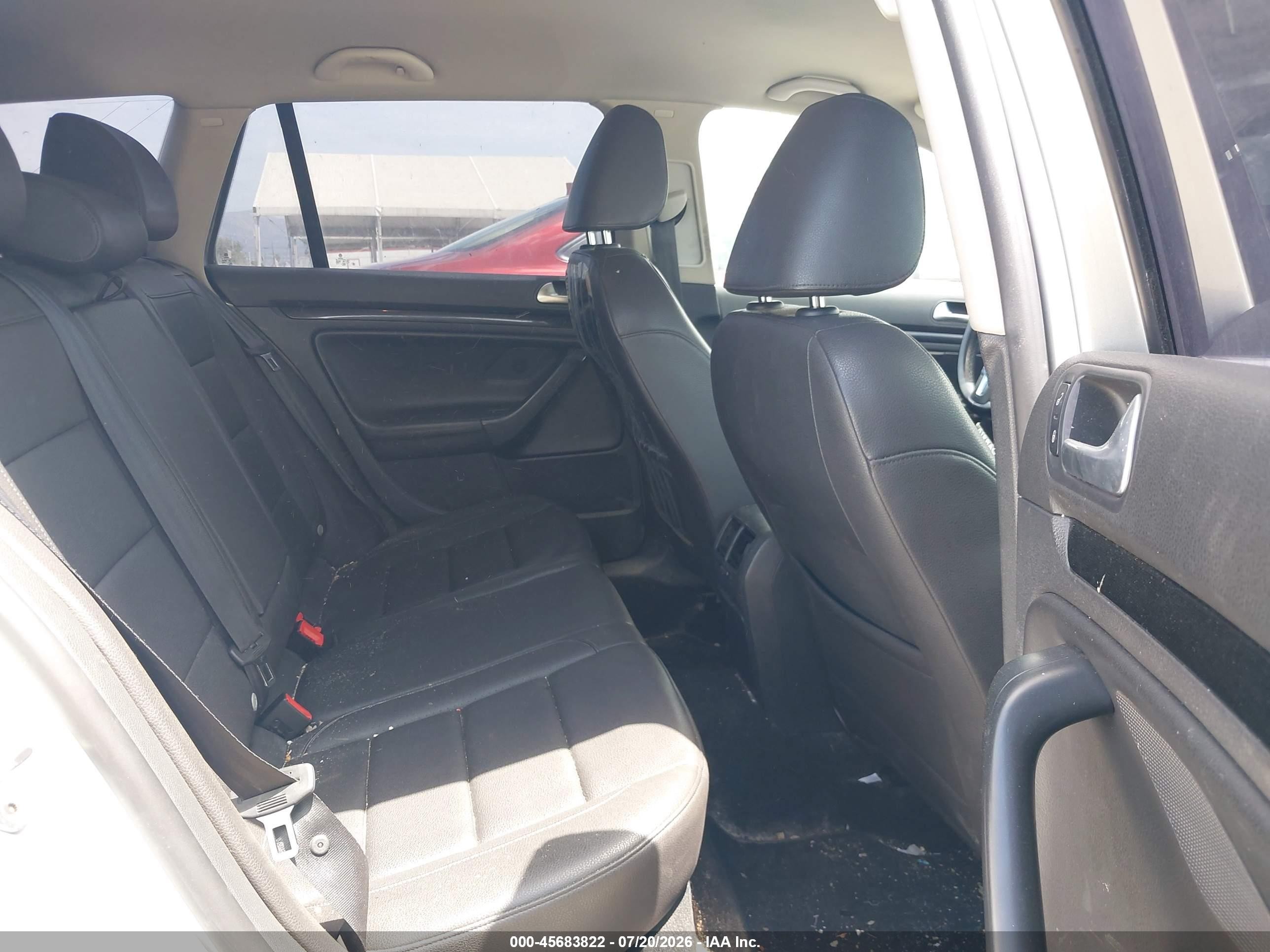2013 Volkswagen Jetta Sportwagen 2.0l Tdi Серебряный vin: 3VWPL7AJ5DM668043