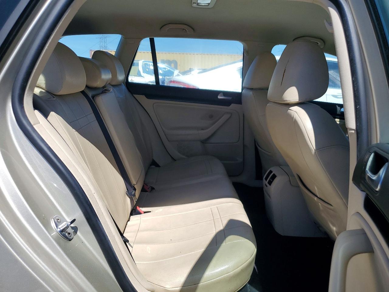 2014 Volkswagen Jetta Tdi Gold vin: 3VWPL7AJ5EM607809