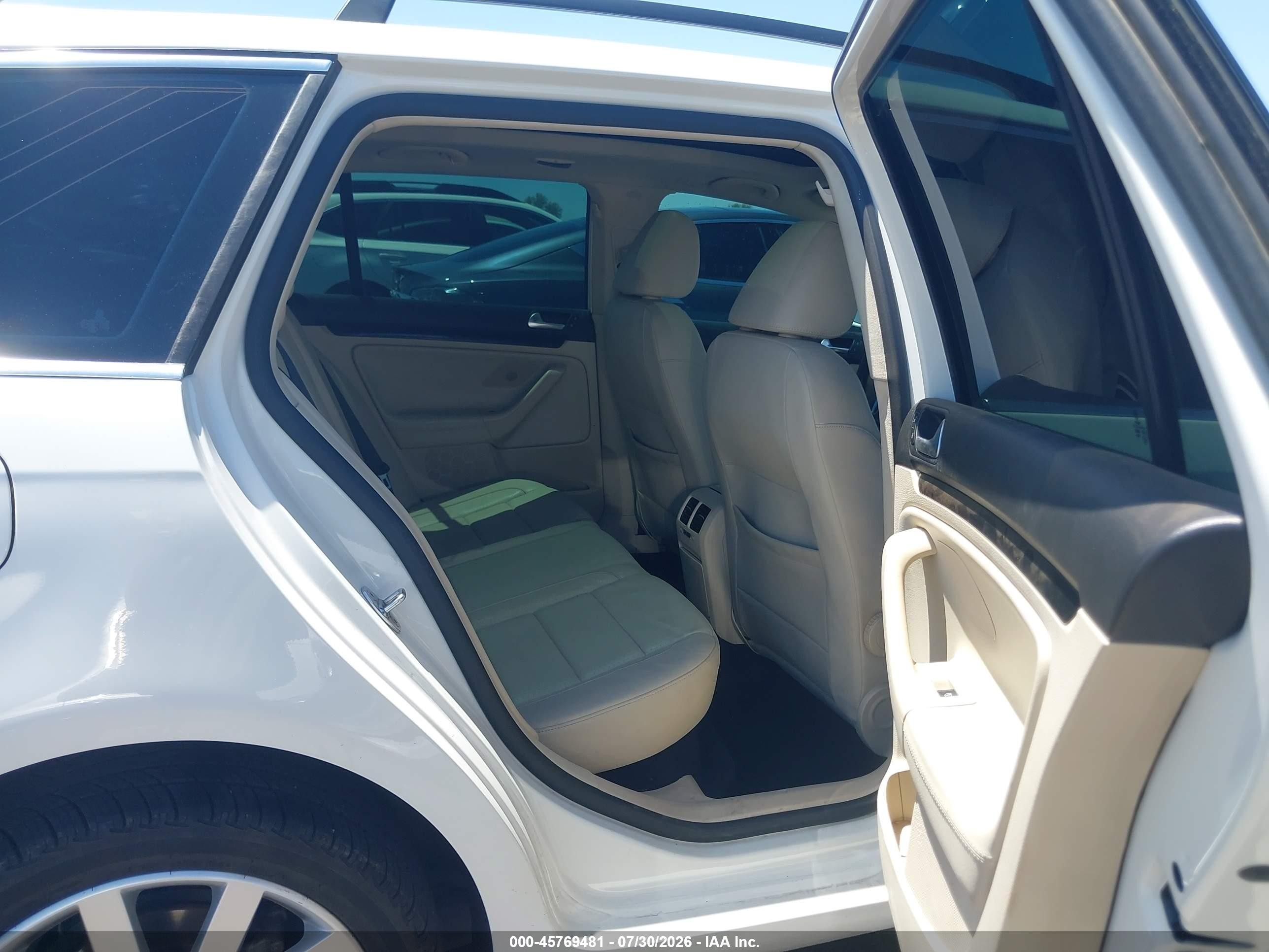 2014 Volkswagen Jetta Sportwagen 2.0l Tdi Белый vin: 3VWPL7AJ6EM601937