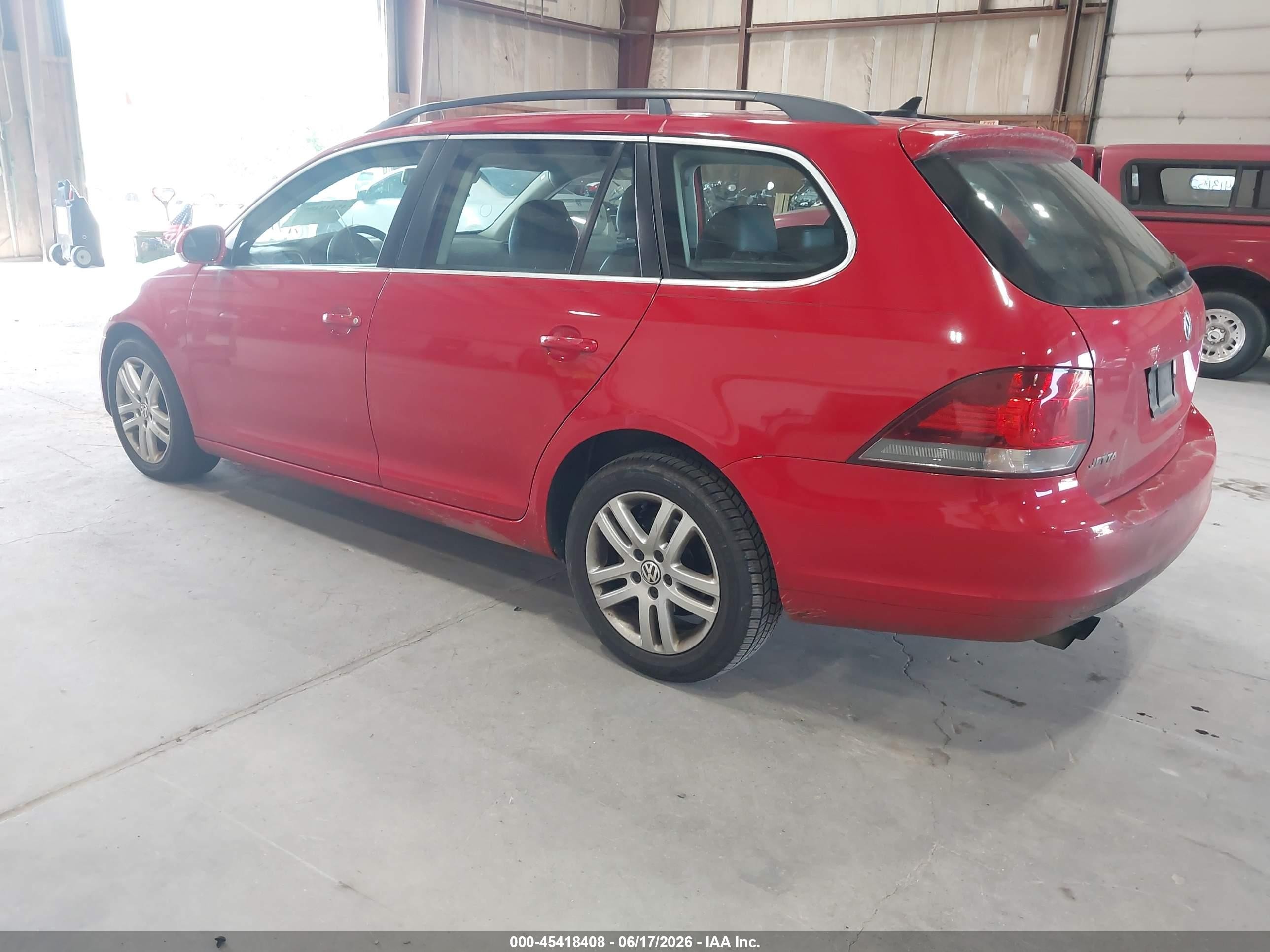 2011 Volkswagen Jetta Sportwagen 2.0l Tdi Красный vin: 3VWPL7AJ8BM695475