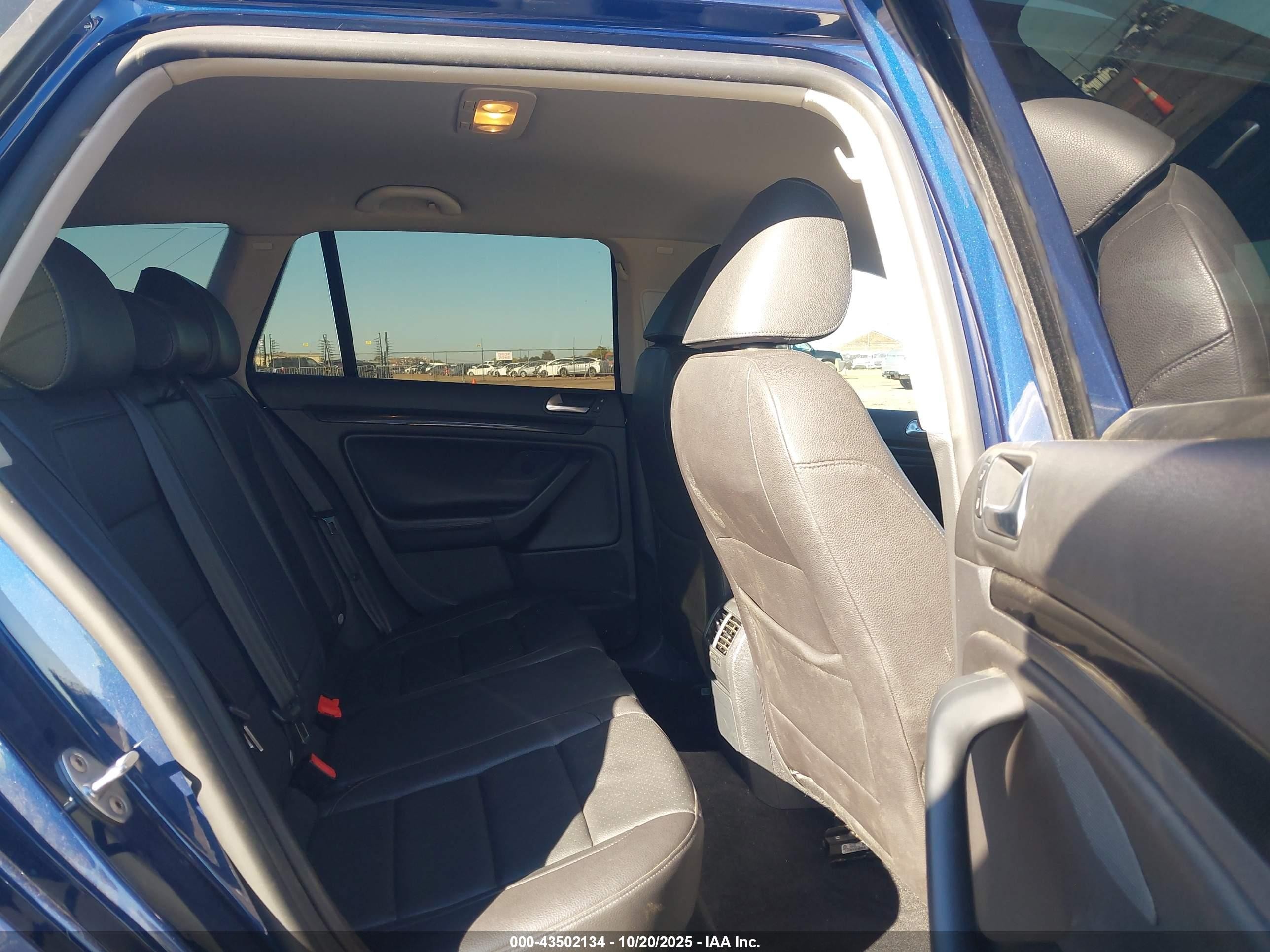 2012 Volkswagen Jetta Sportwagen 2.0l Tdi Dark Blue vin: 3VWPL7AJXCM714173
