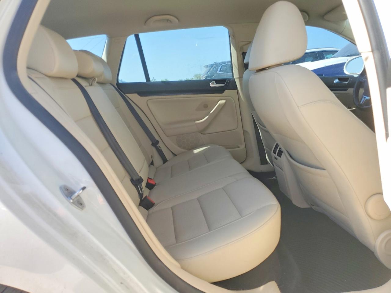 2014 Volkswagen Jetta Tdi White vin: 3VWPL7AJXEM619602