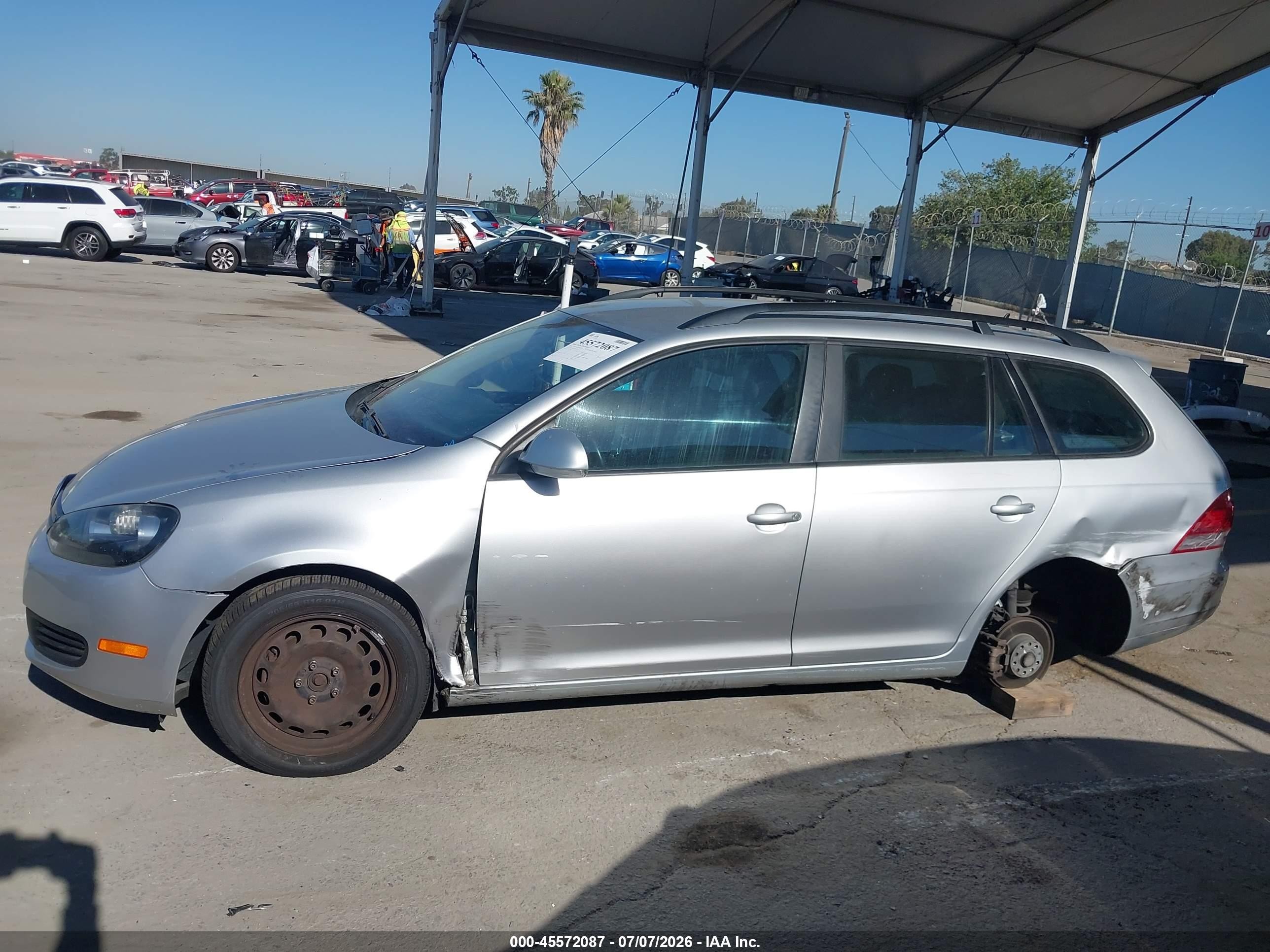 2014 Volkswagen Jetta Sportwagen 2.5l S Silver vin: 3VWPP7AJ1EM613515