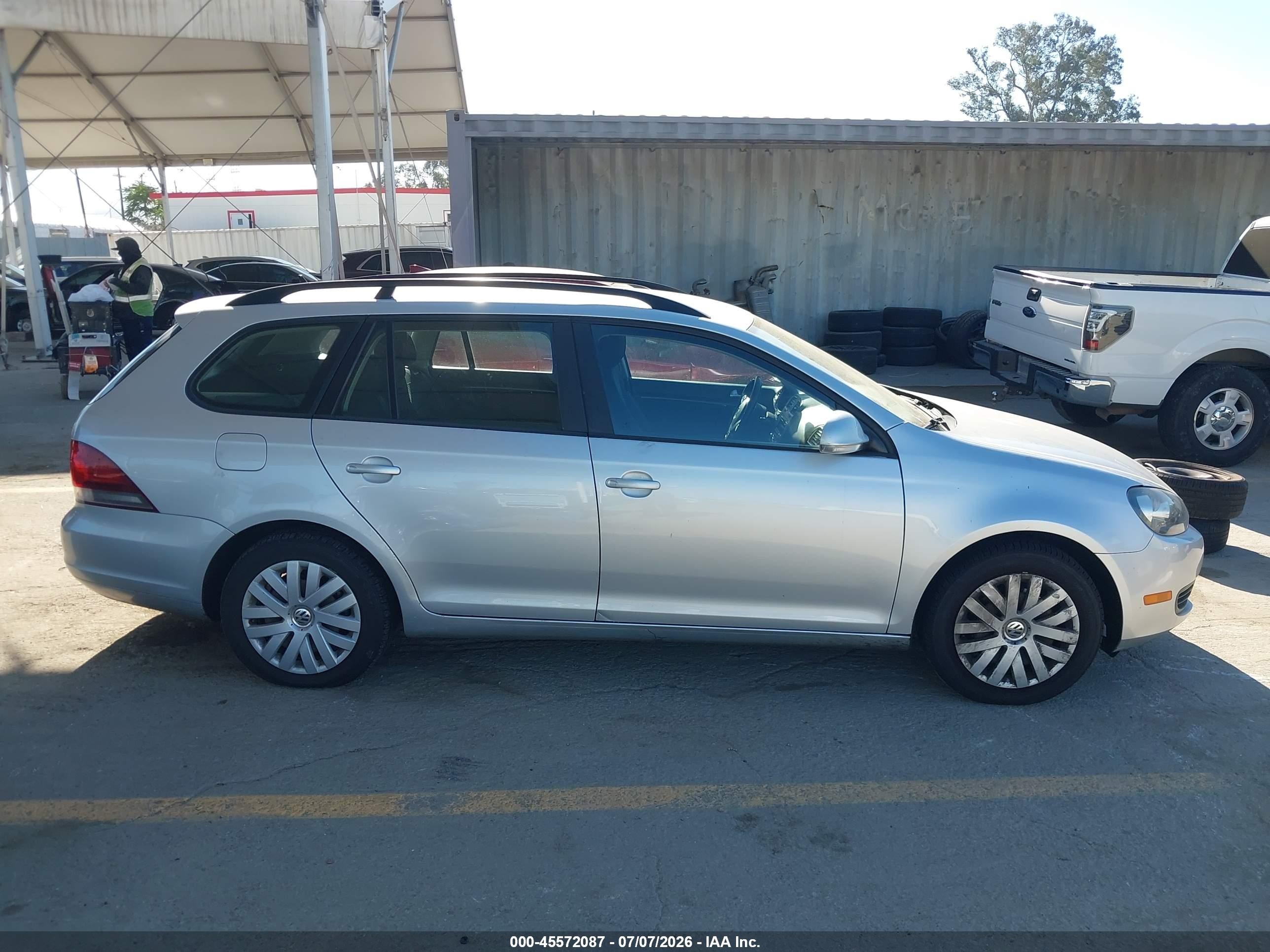 2014 Volkswagen Jetta Sportwagen 2.5l S Silver vin: 3VWPP7AJ1EM613515