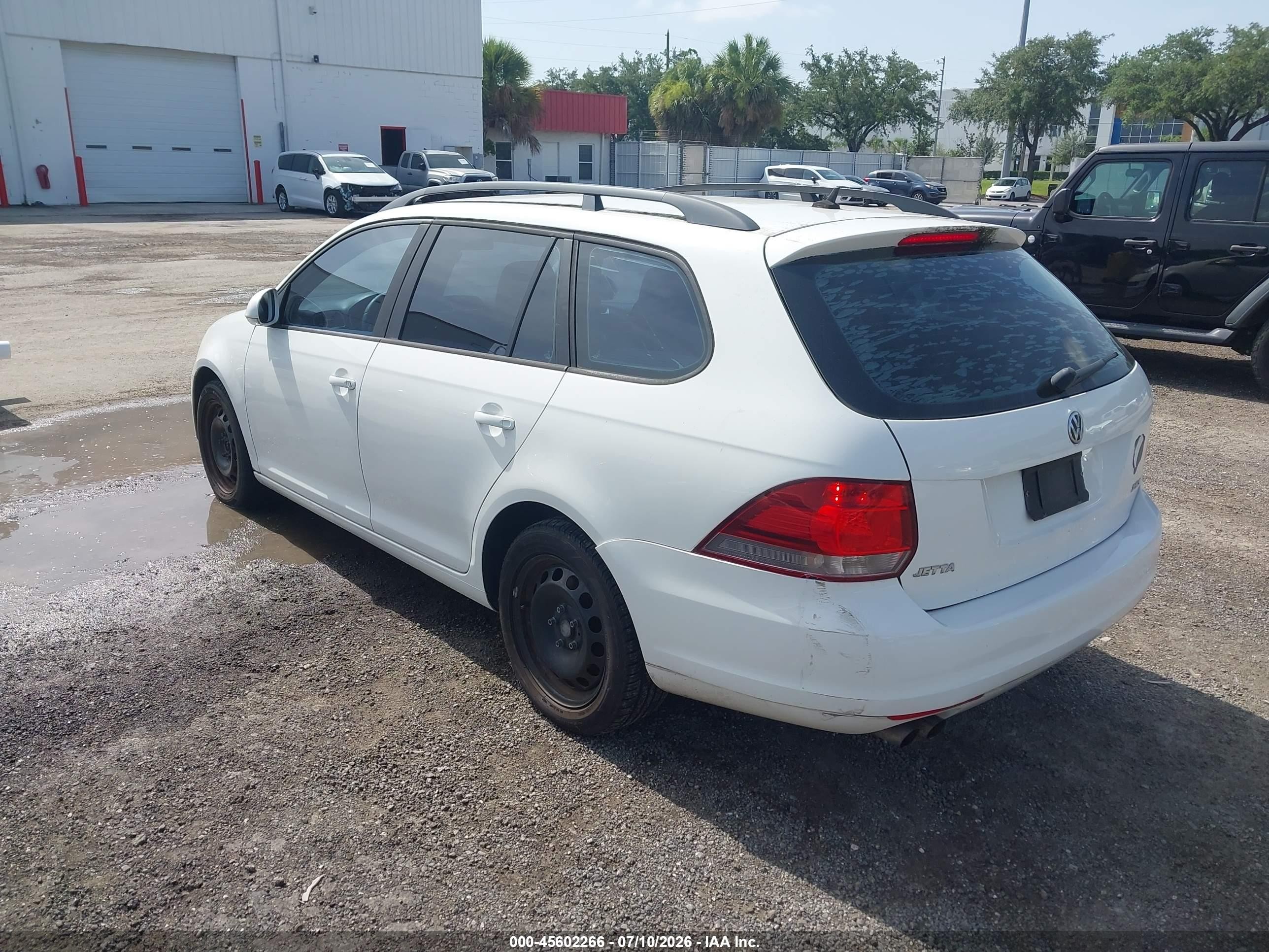 2013 Volkswagen Jetta Sportwagen 2.5l S White vin: 3VWPP7AJ2DM629804