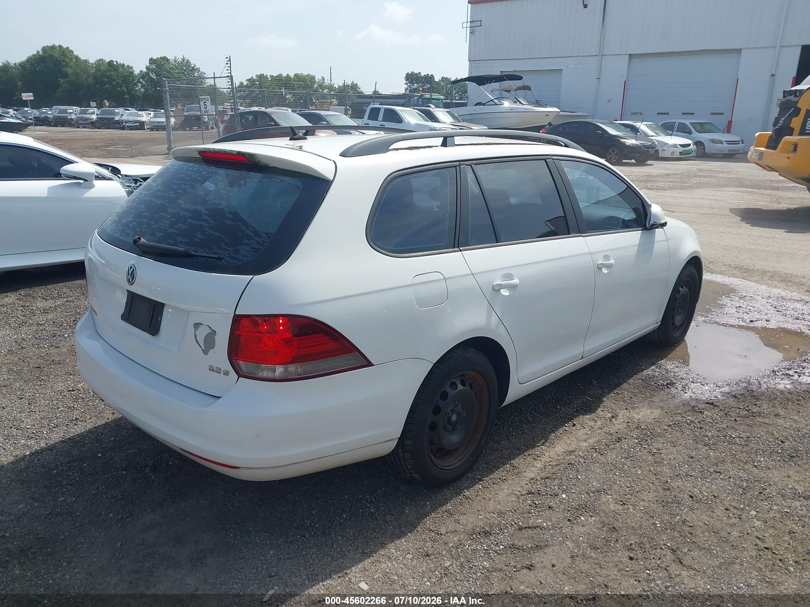 2013 Volkswagen Jetta Sportwagen 2.5l S White vin: 3VWPP7AJ2DM629804