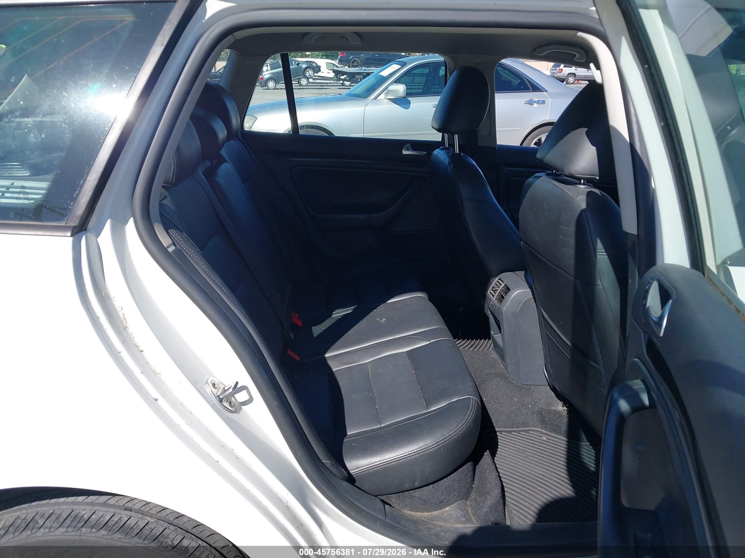 2013 Volkswagen Jetta Sportwagen 2.5l S White vin: 3VWPP7AJ2DM674080