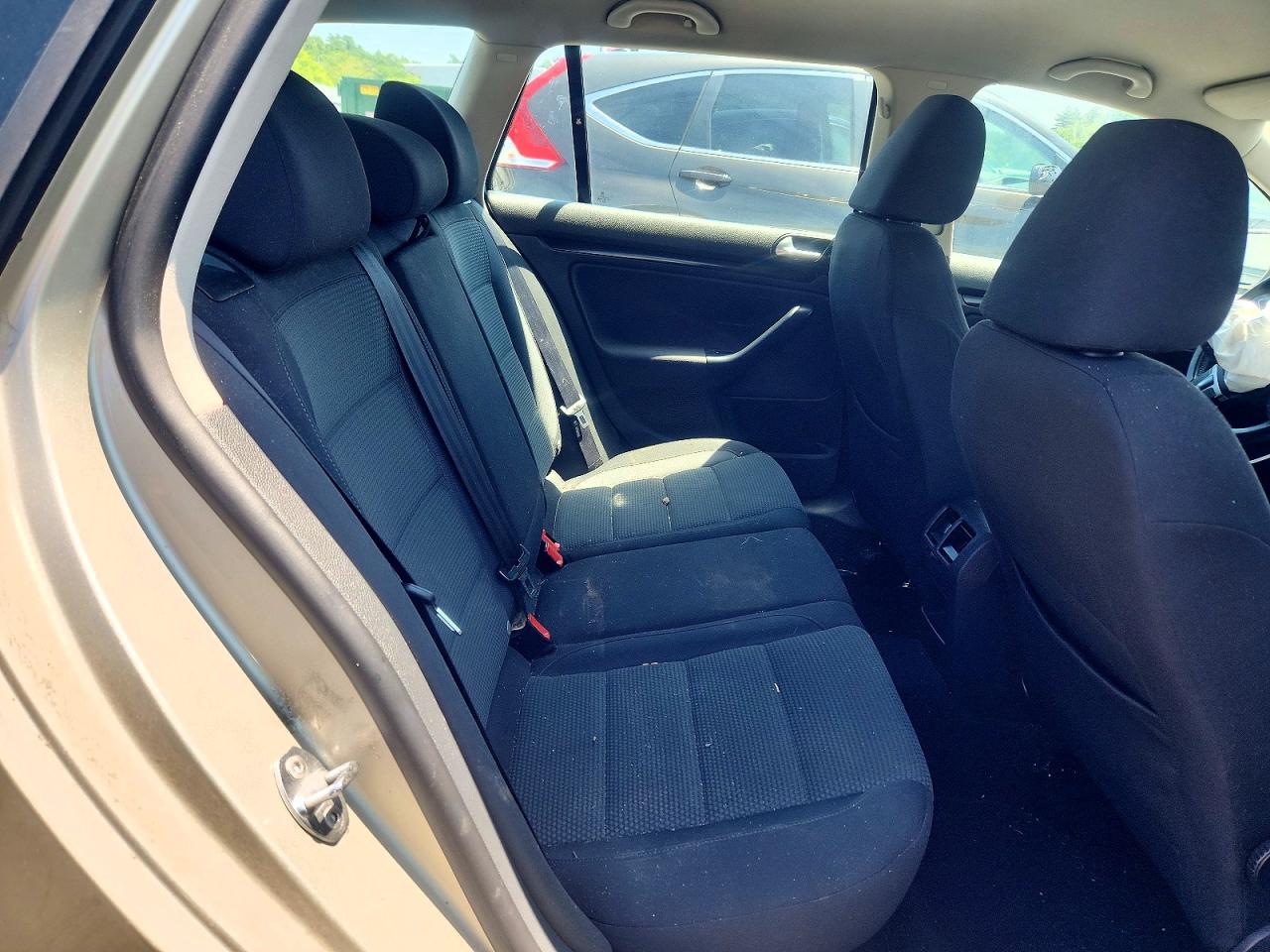 2014 Volkswagen Jetta S Gold vin: 3VWPP7AJ4EM608079