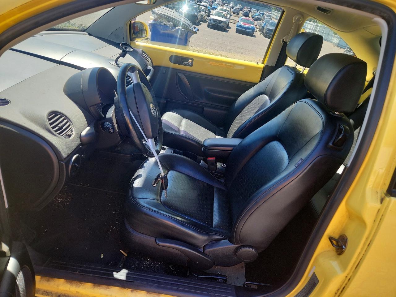 2009 Volkswagen New Beetle S Yellow vin: 3VWPW31C29M503169