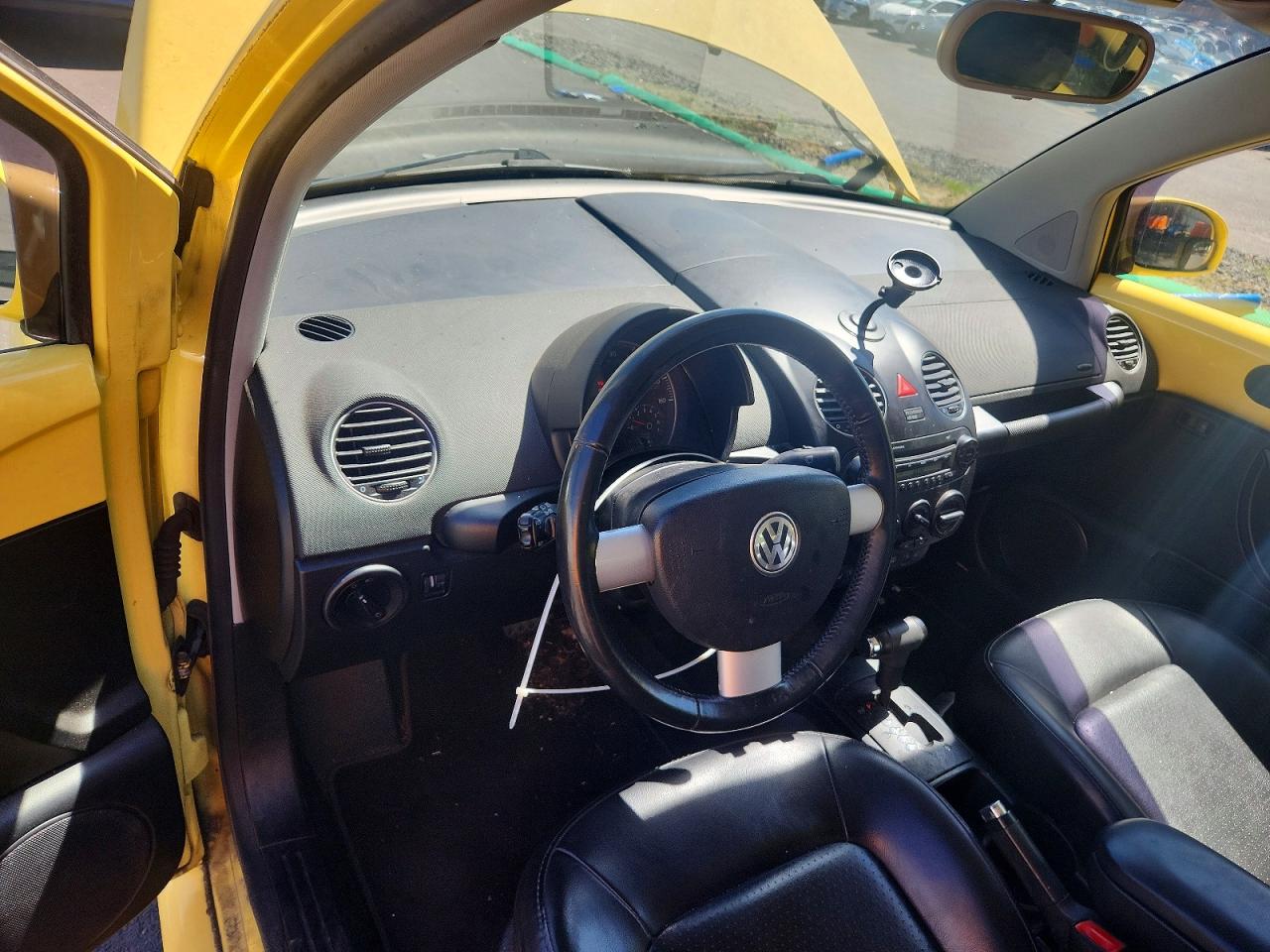 2009 Volkswagen New Beetle S Yellow vin: 3VWPW31C29M503169