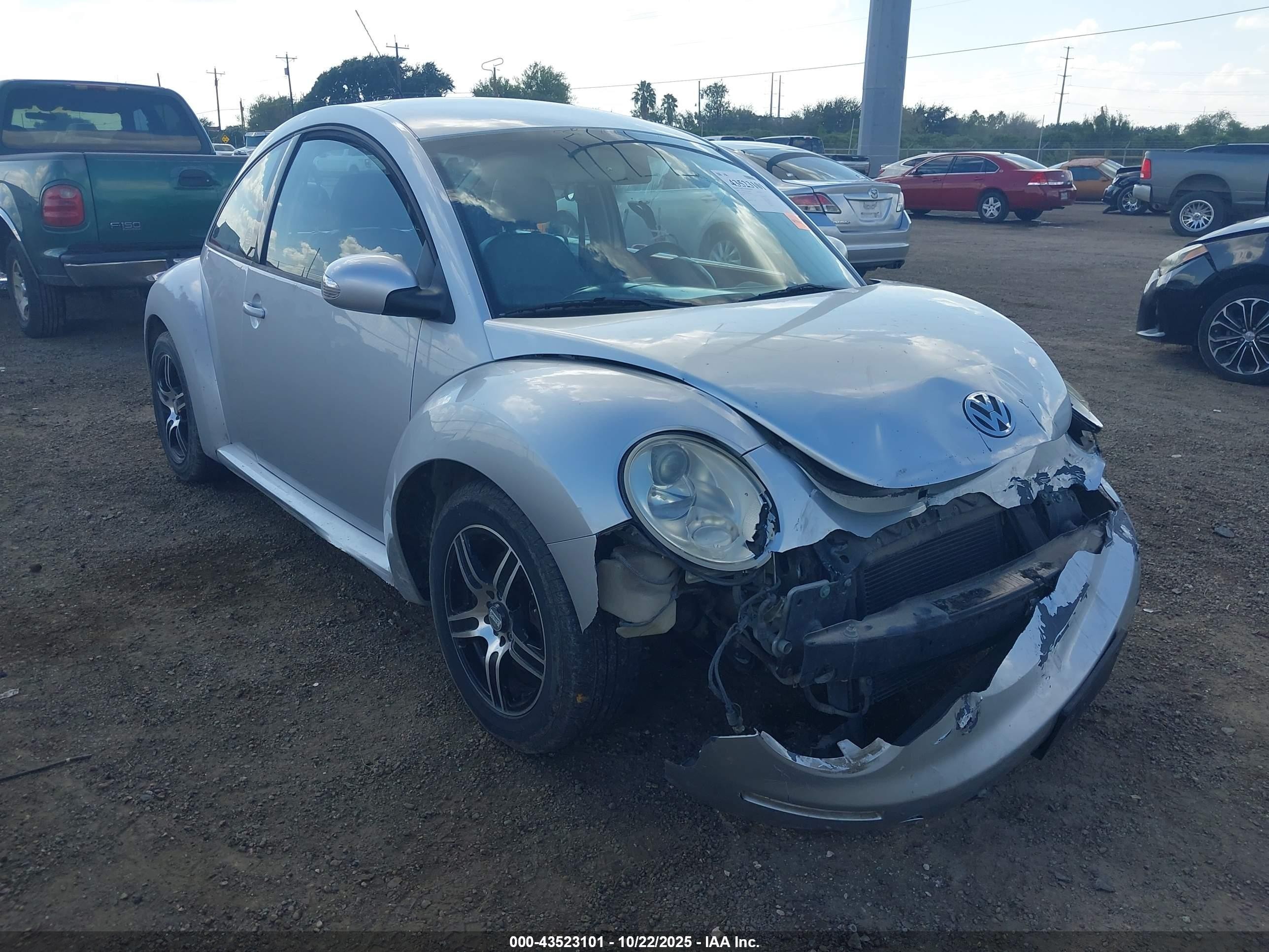 2006 Volkswagen New Beetle 2.5 Серебряный vin: 3VWPW31C46M403280