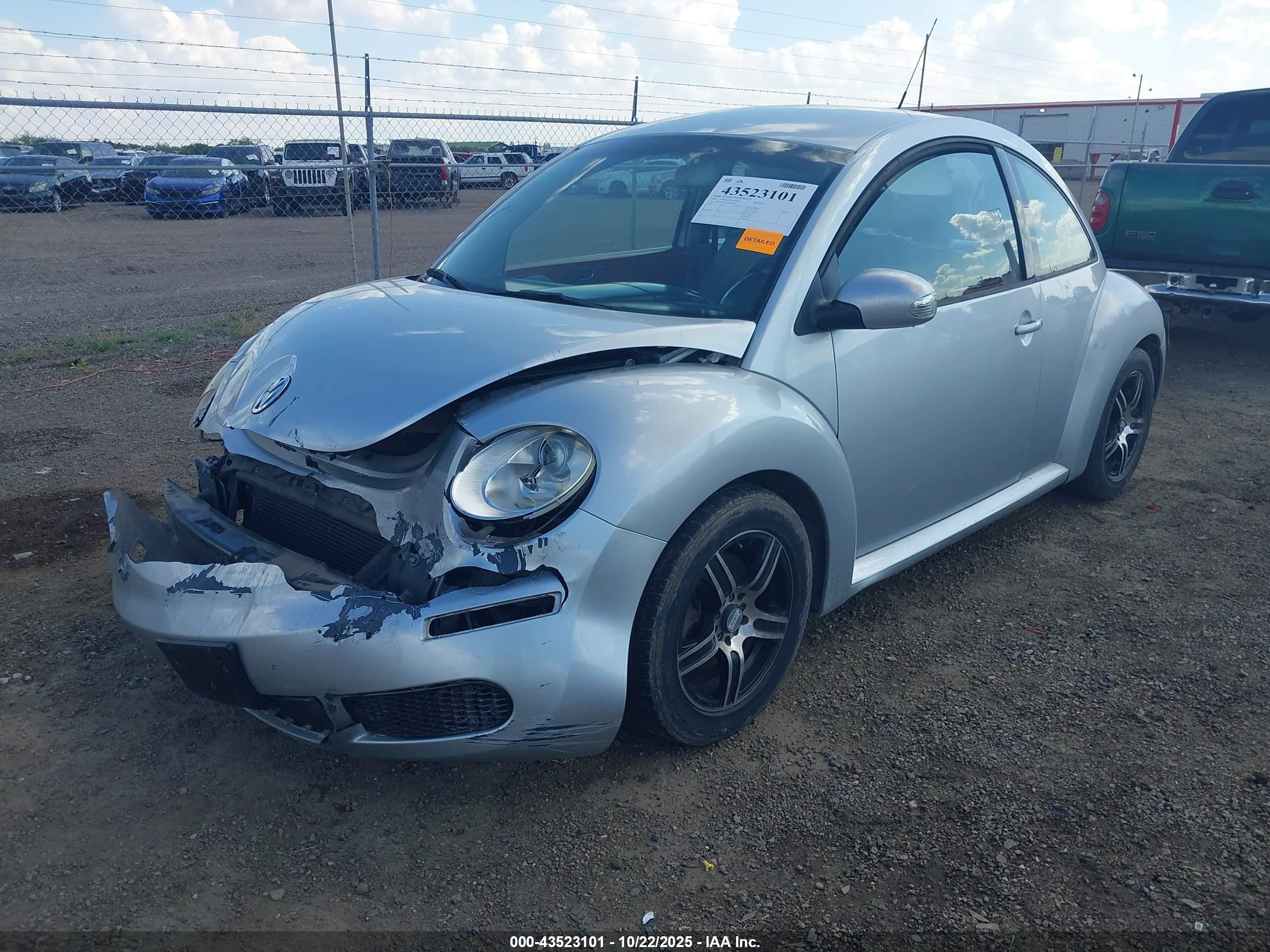 2006 Volkswagen New Beetle 2.5 Серебряный vin: 3VWPW31C46M403280