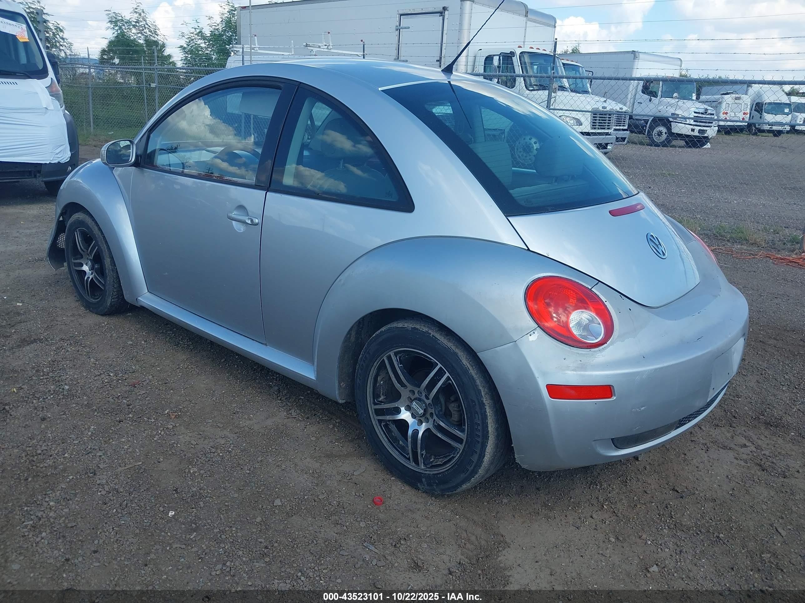 2006 Volkswagen New Beetle 2.5 Серебряный vin: 3VWPW31C46M403280