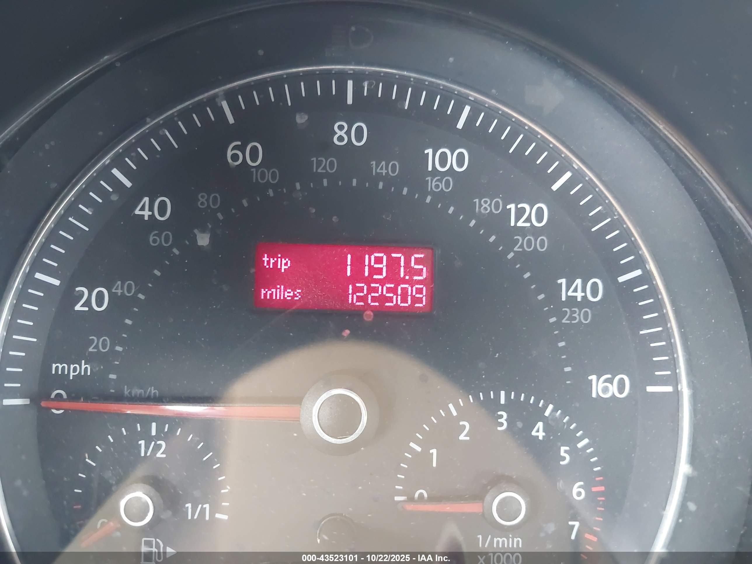 2006 Volkswagen New Beetle 2.5 Серебряный vin: 3VWPW31C46M403280