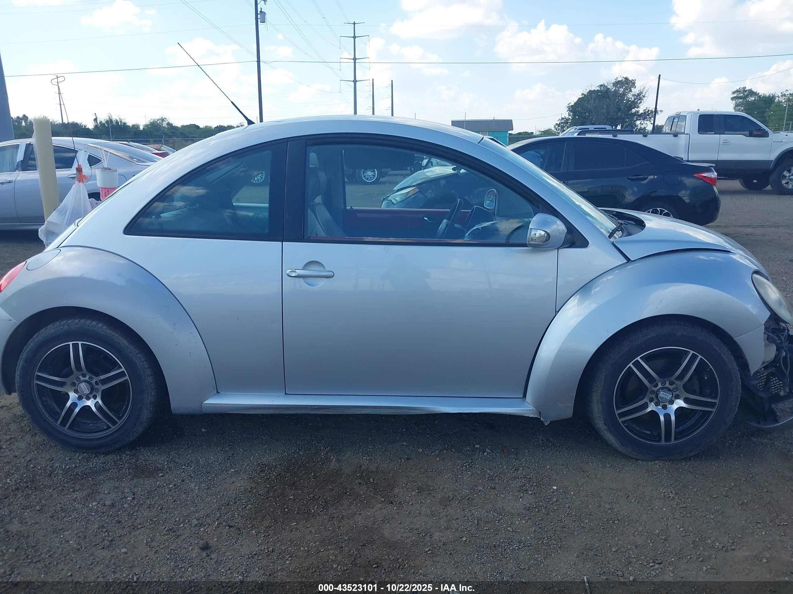 2006 Volkswagen New Beetle 2.5 Серебряный vin: 3VWPW31C46M403280