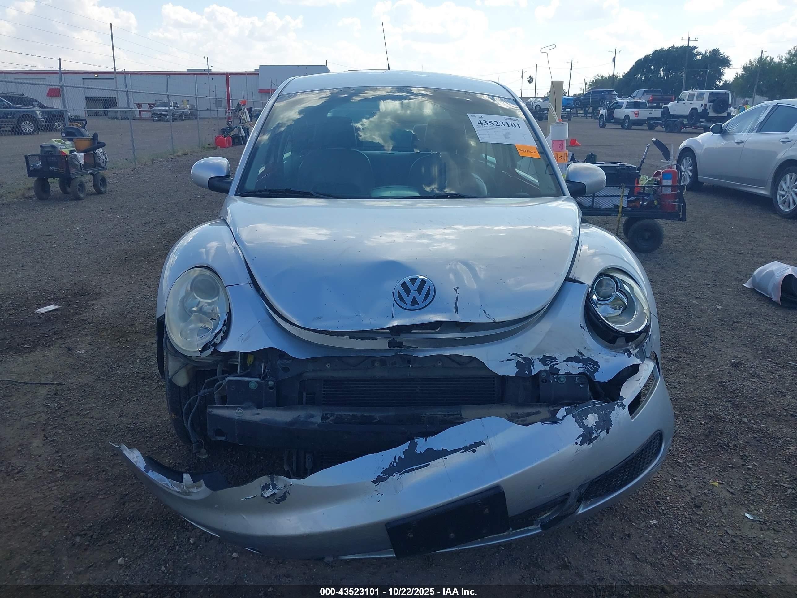 2006 Volkswagen New Beetle 2.5 Серебряный vin: 3VWPW31C46M403280