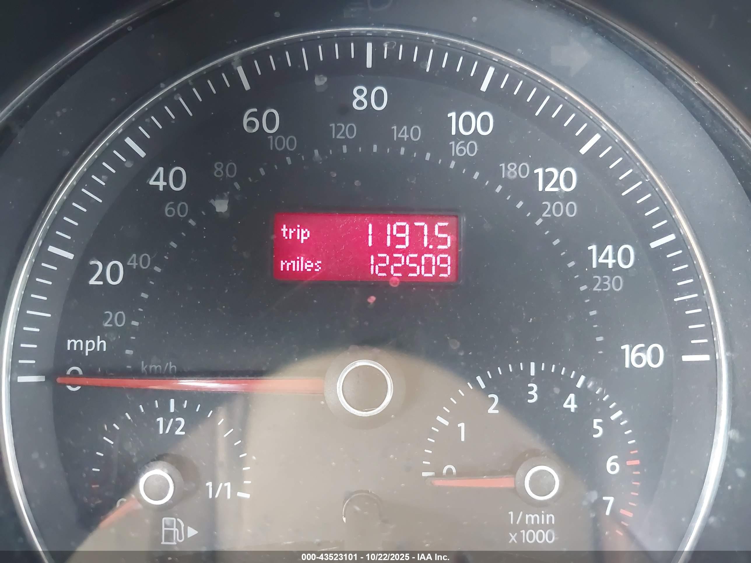2006 Volkswagen New Beetle 2.5 Серебряный vin: 3VWPW31C46M403280