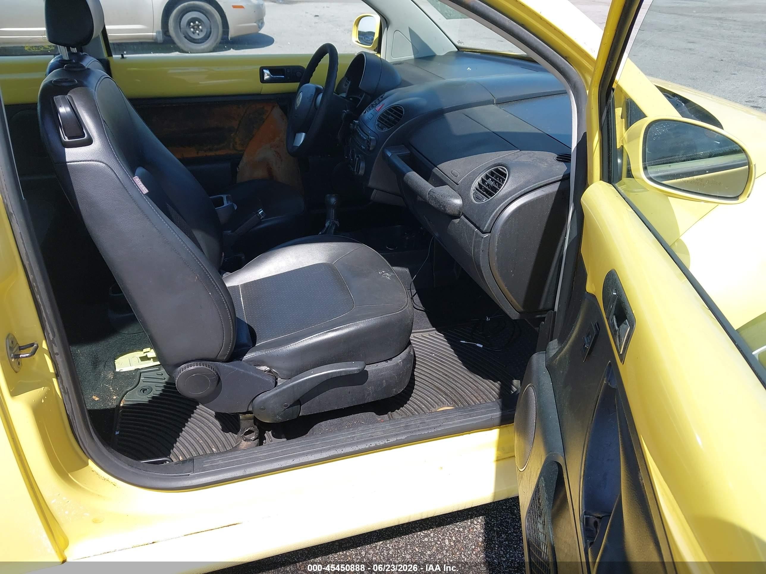 2008 Volkswagen New Beetle S Yellow vin: 3VWPW31C48M501079