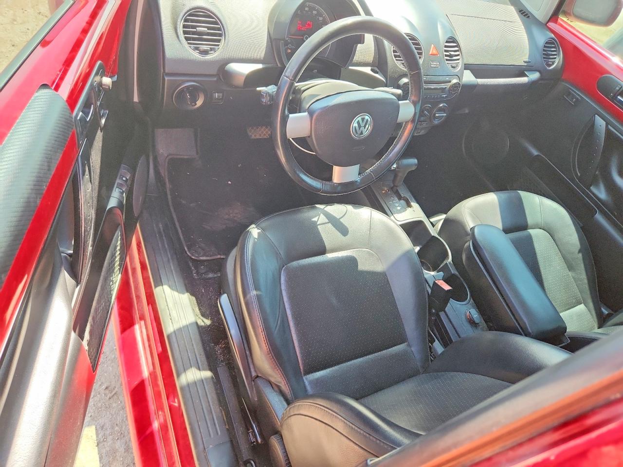 2009 Volkswagen New Beetle S Red vin: 3VWPW31C59M514943