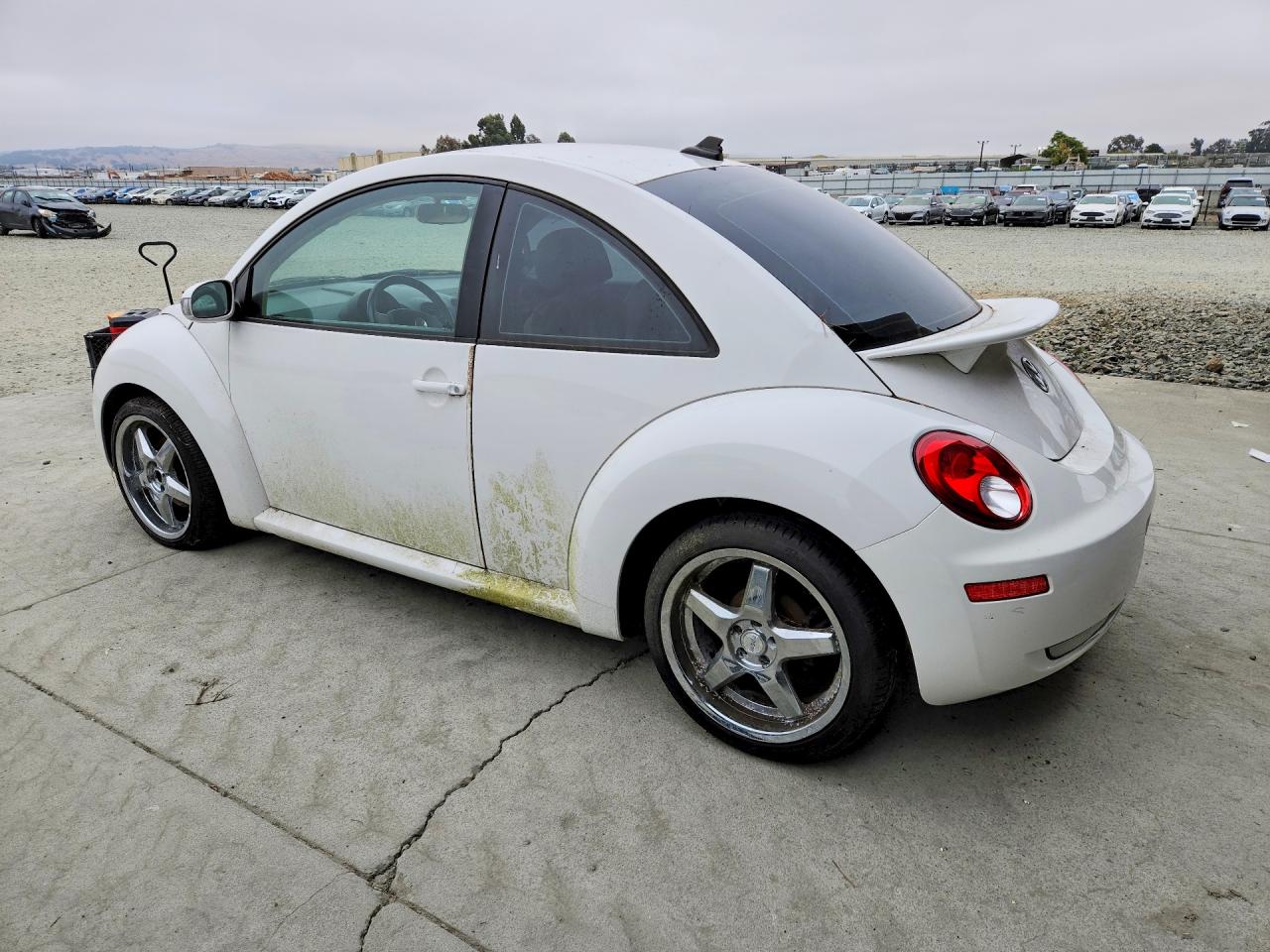2009 Volkswagen New Beetle S White vin: 3VWPW31C69M511582